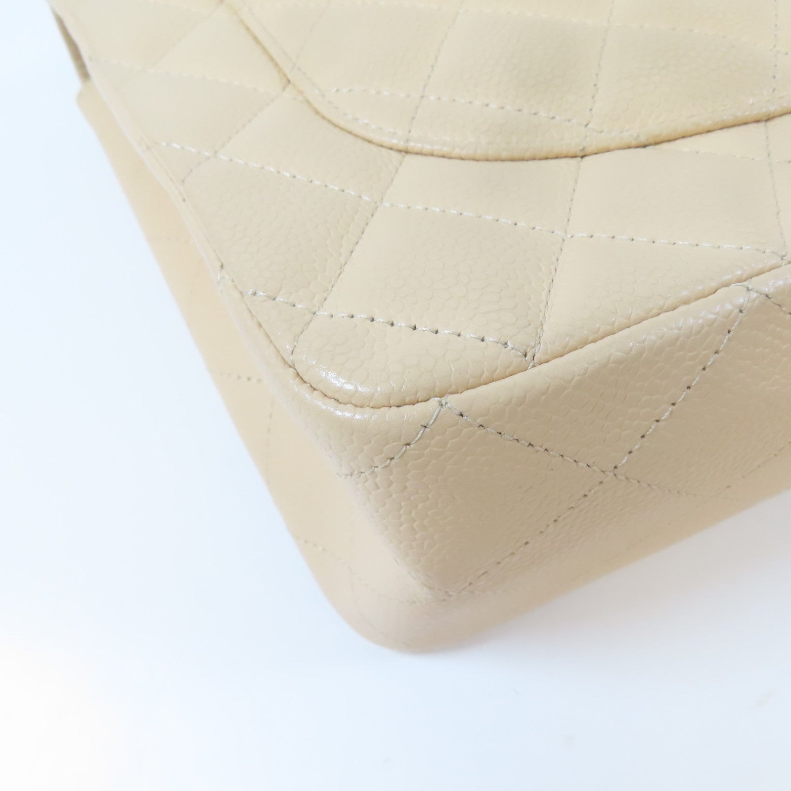 CHANEL 菱格Caviar皮革Jumbo Chain Shoulder Bag銀扣鏈帶肩背袋米色