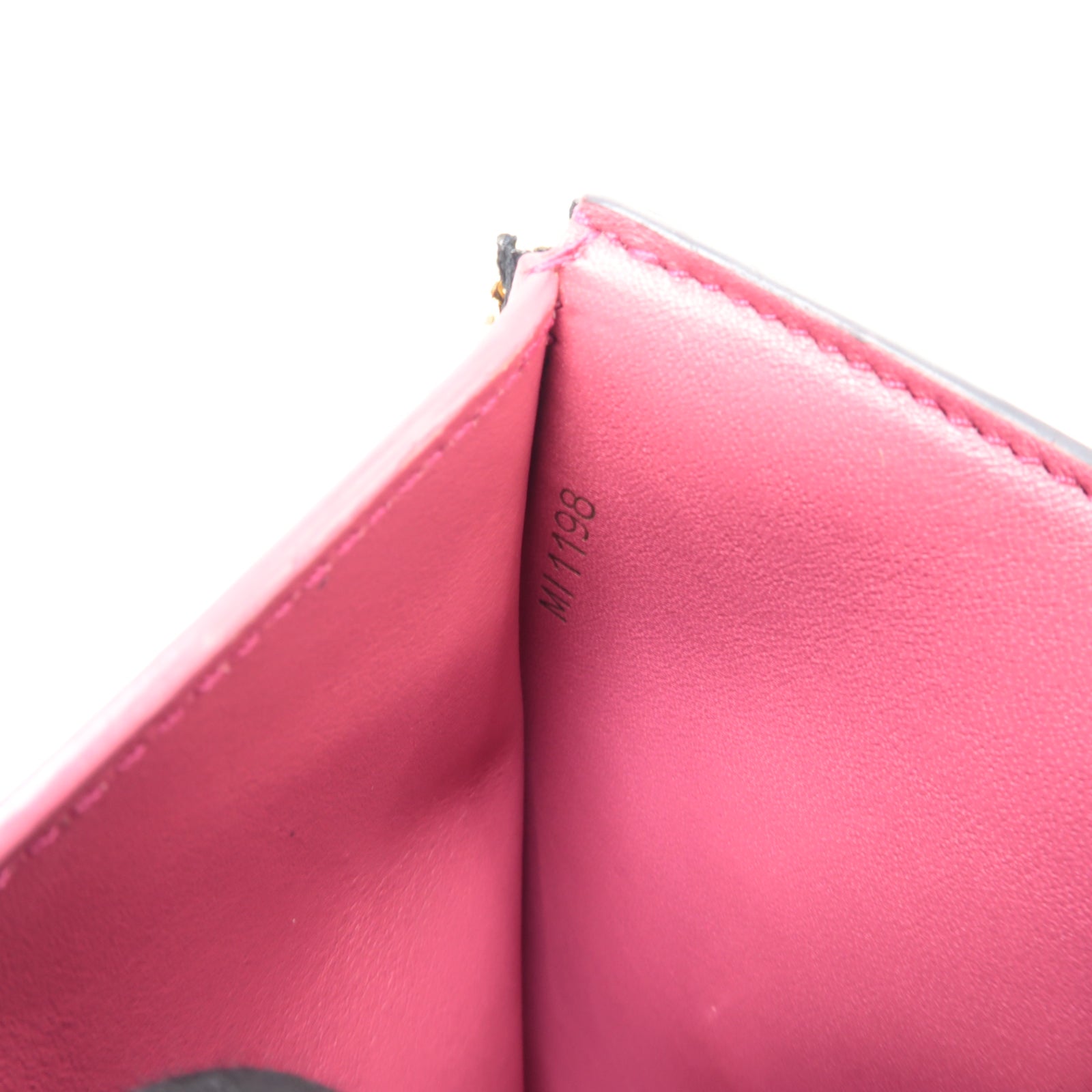 LOUIS VUITTON 【激減優惠】牛皮皮革Capucines Compact Wallet金扣錢包黒色