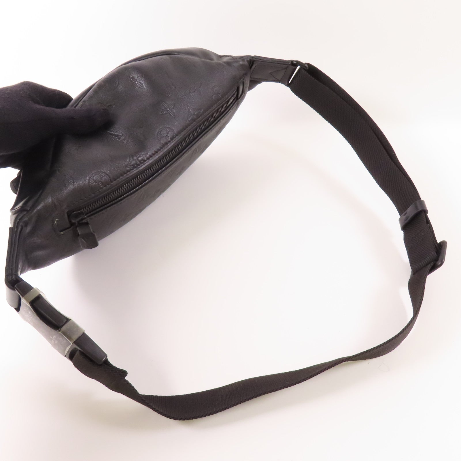 LOUIS VUITTON Monogram Shadow Discovery Bumbag腰包