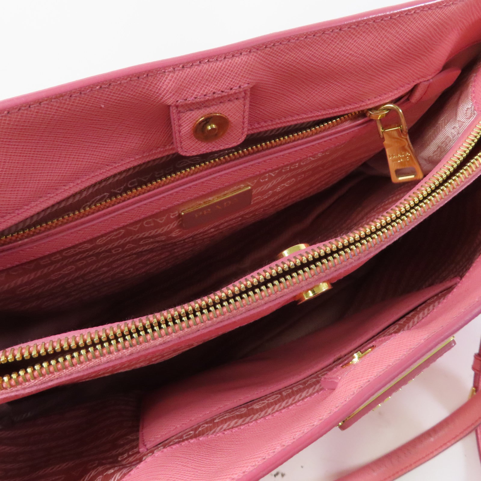 PRADA Saffiano皮革Galleria金扣手挽肩背兩用袋粉紅色