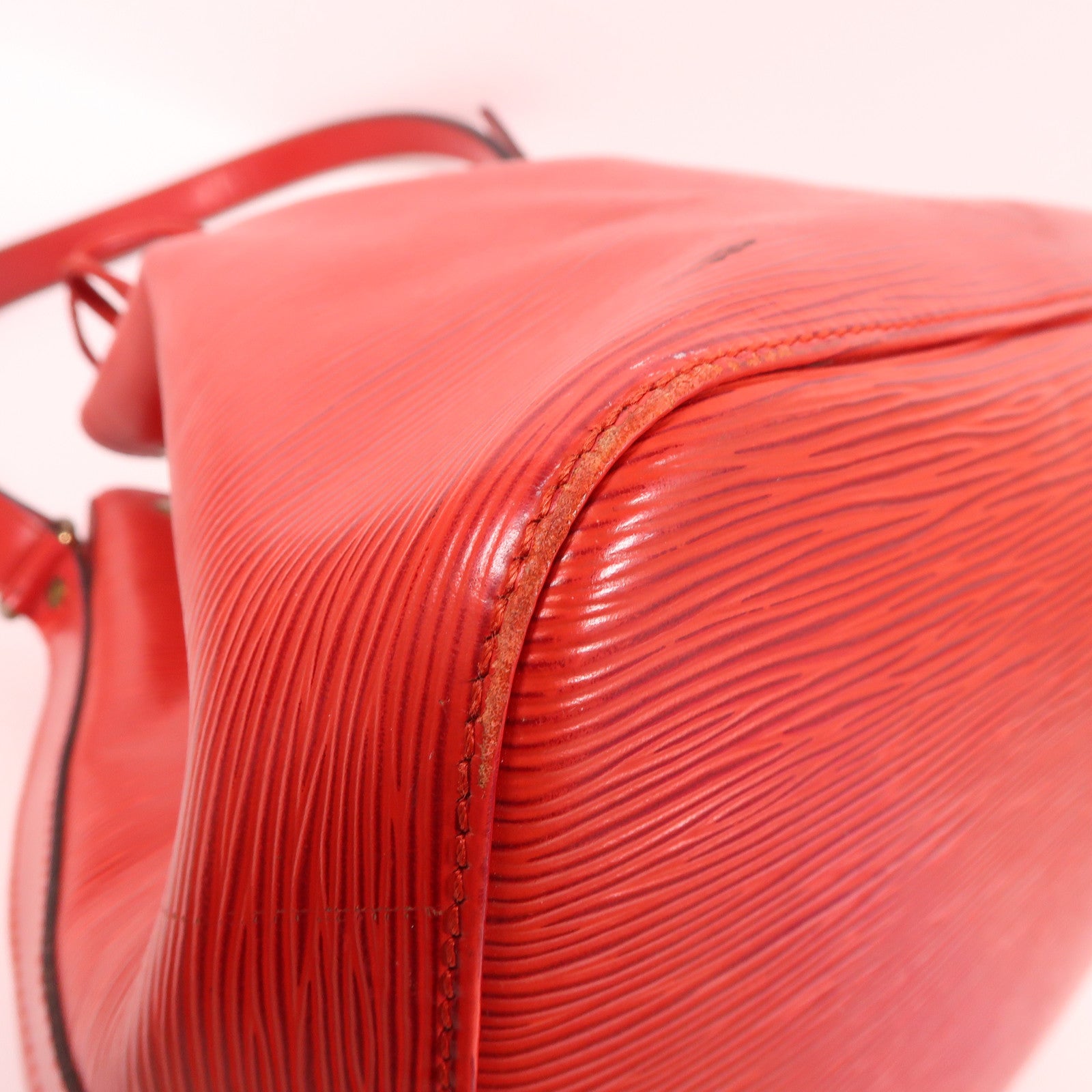 LOUIS VUITTON Epi Petit Noe金扣肩背袋紅色