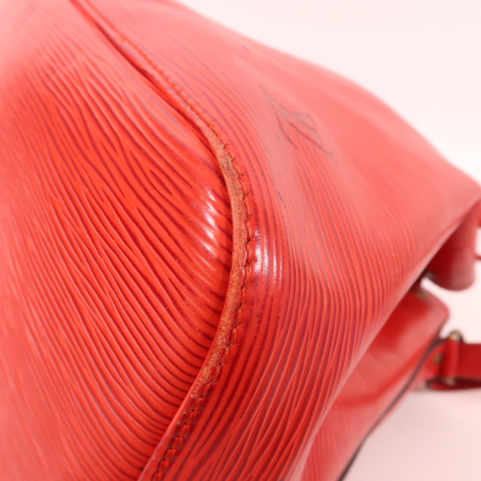 LOUIS VUITTON Epi Petit Noe金扣肩背袋紅色