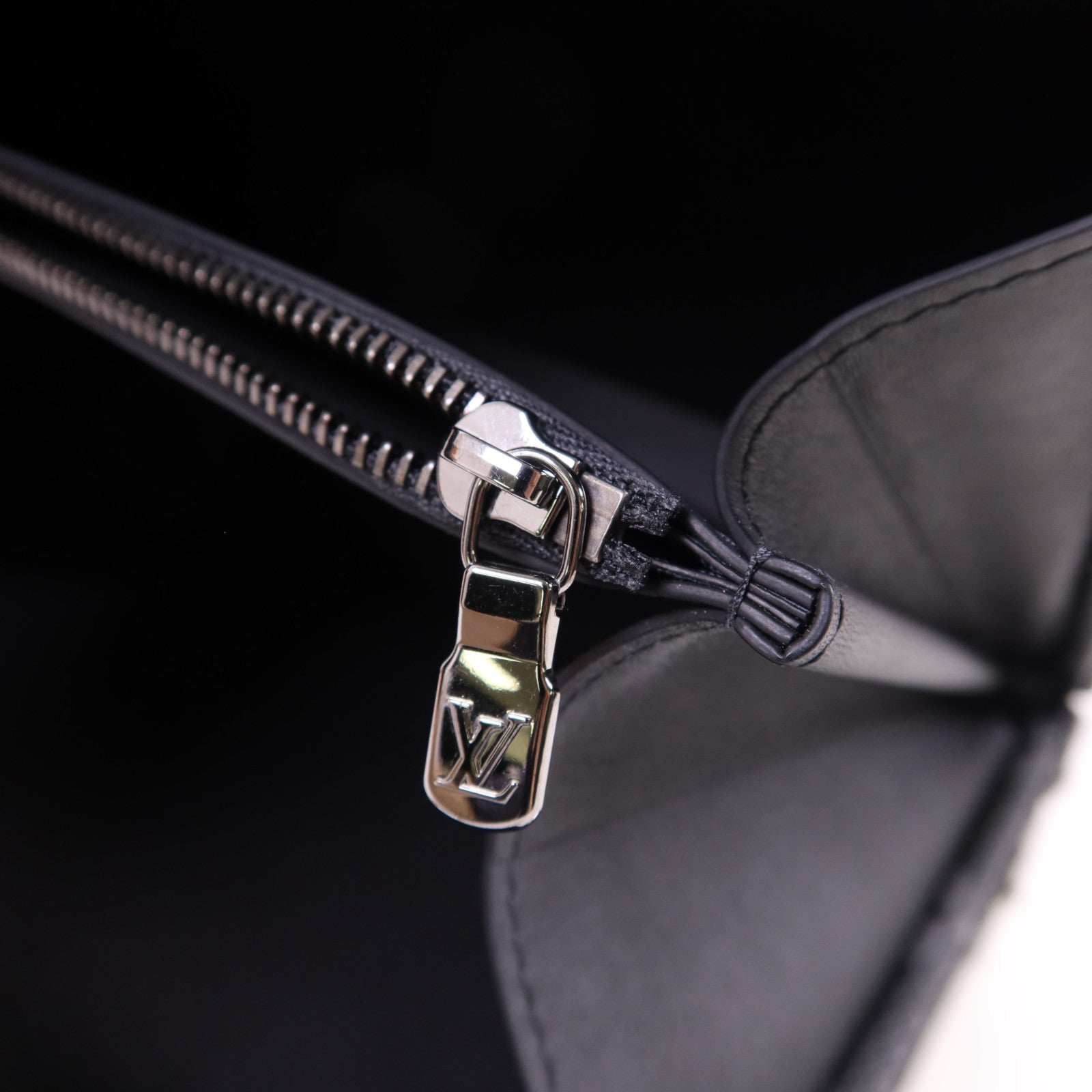 LOUIS VUITTON Monogram Eclipse Clutch Box Shoulder Bag銀扣肩背袋