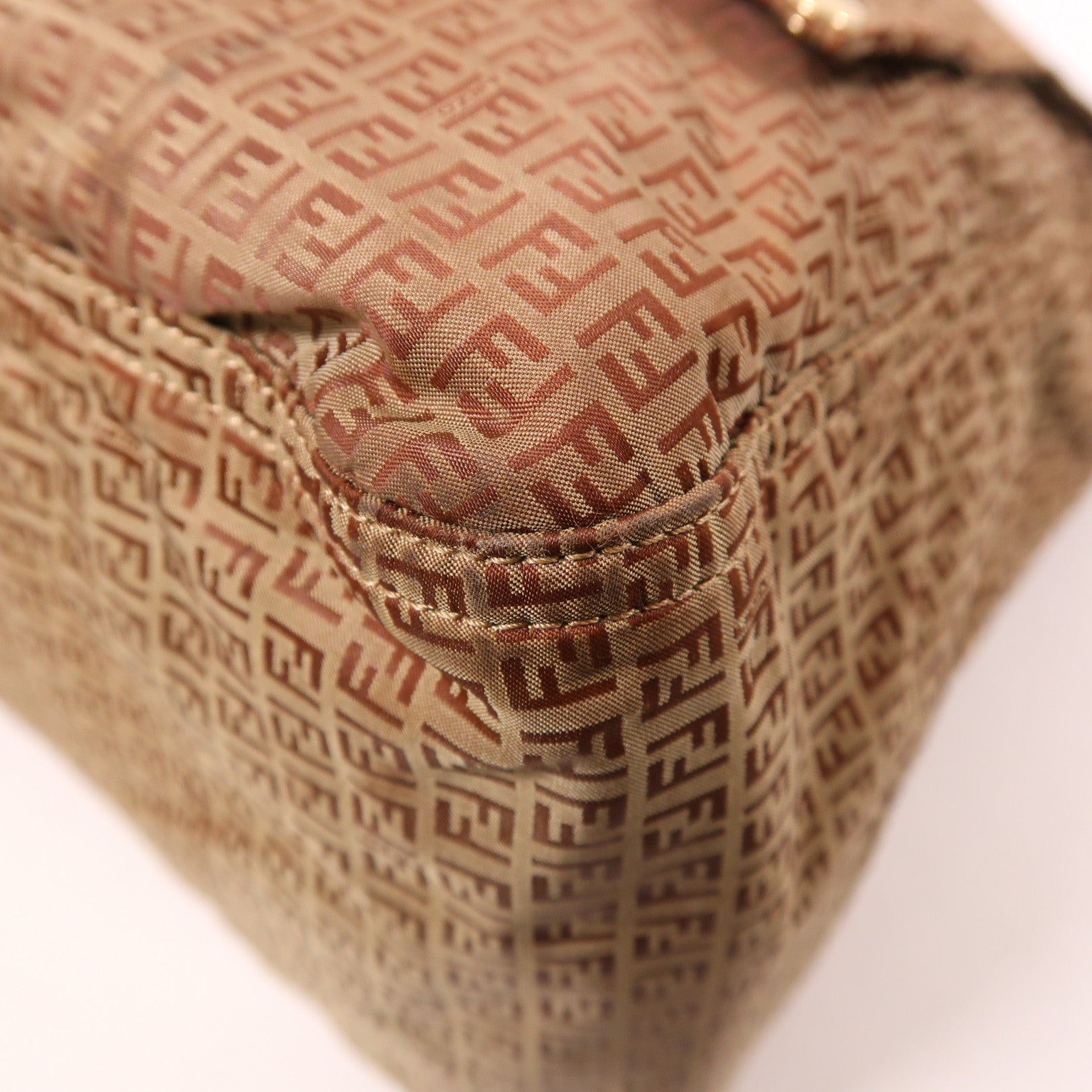 FENDI 尼龍Shoulder Bag金扣肩背袋