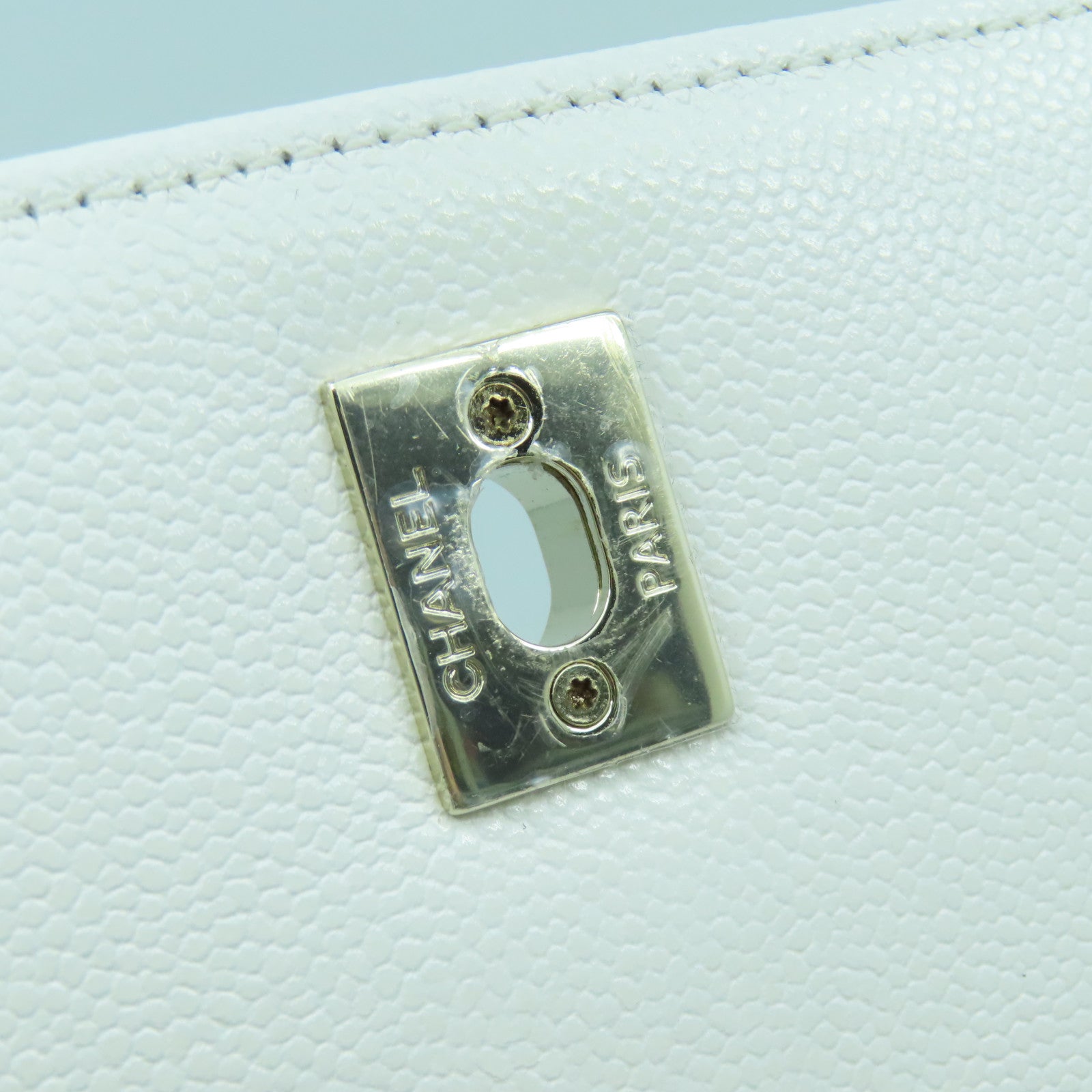 CHANEL 菱格Caviar皮革Business Affinity Bag金扣鏈帶手挽肩背兩用袋白色