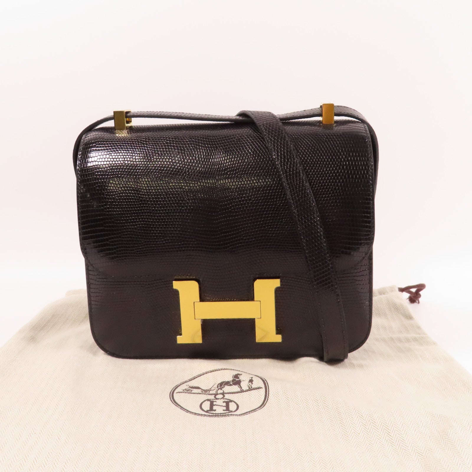 HERMES 蜥蝪皮革Constance 24金扣肩背袋Noir黑色