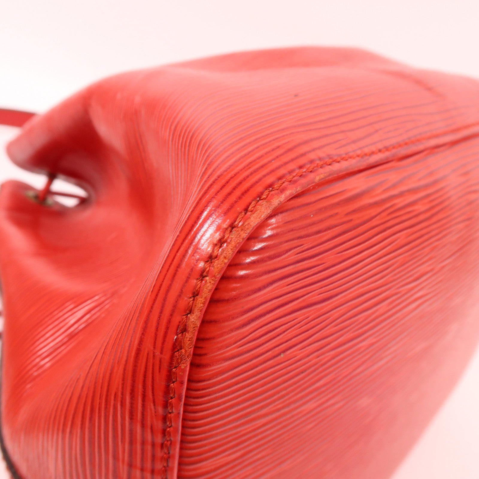 LOUIS VUITTON Epi Petit Noe金扣肩背袋紅色