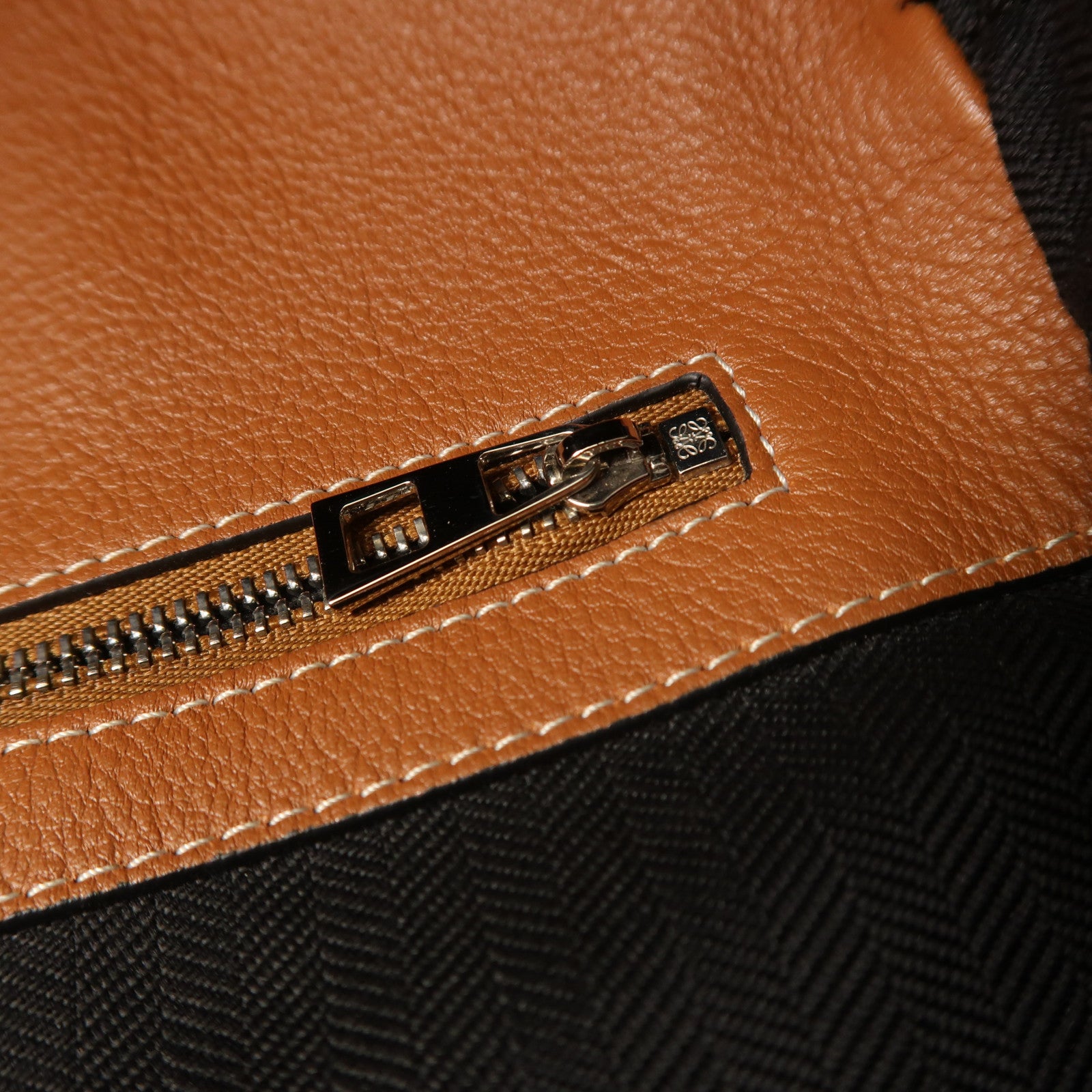LOEWE 牛仔布/牛皮皮革Rucksack銀扣背包