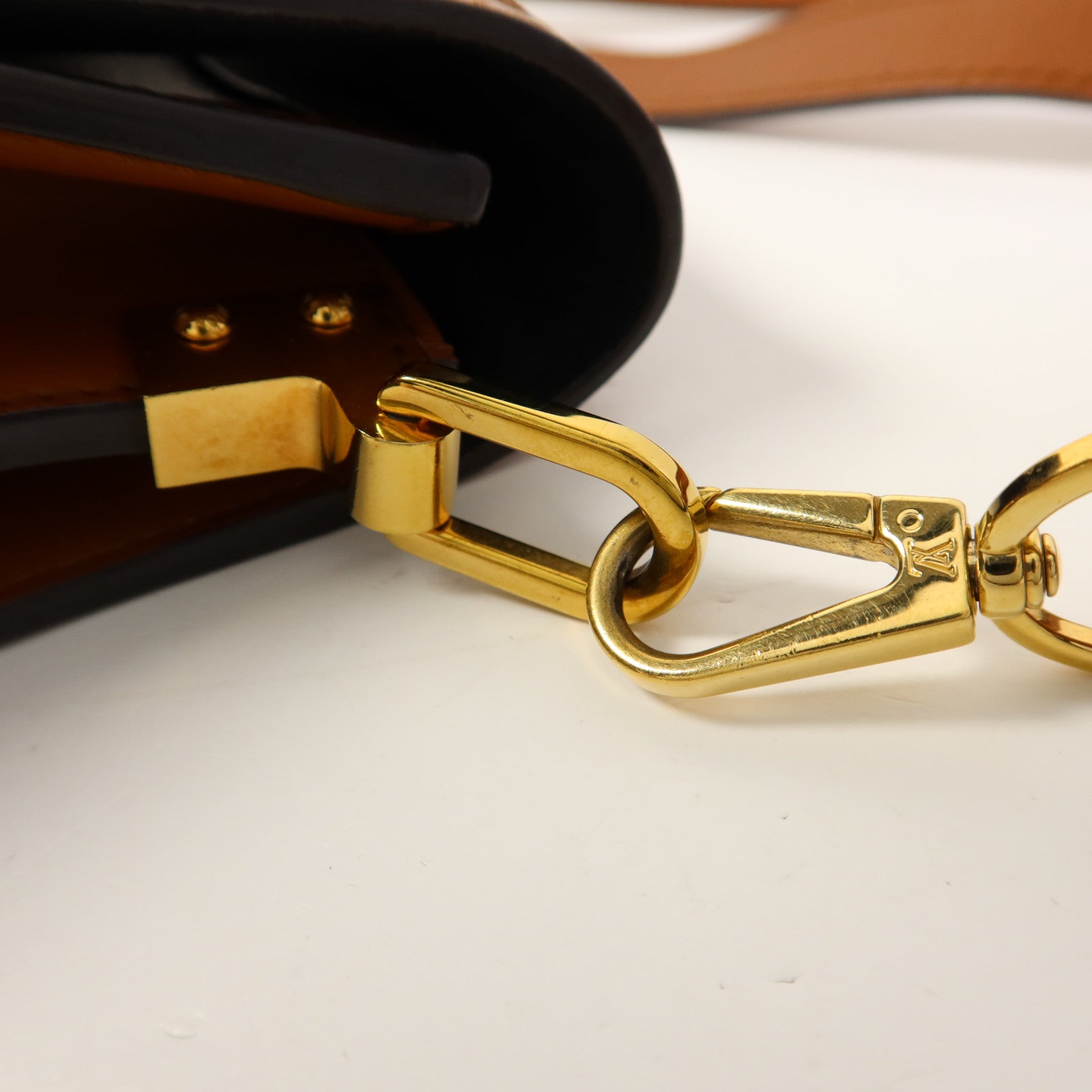 LOUIS VUITTON Monogram Reverse Mini Dauphine金扣肩背袋