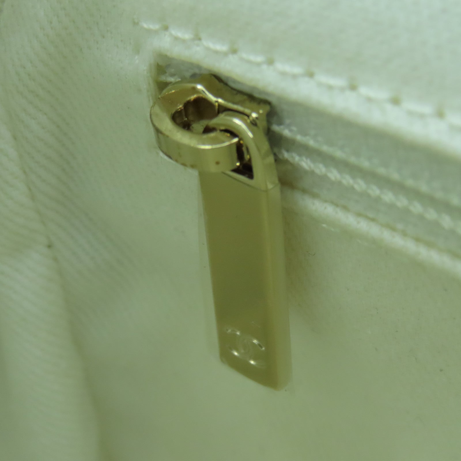 CHANEL 菱格Caviar皮革Business Affinity Bag金扣鏈帶手挽肩背兩用袋白色