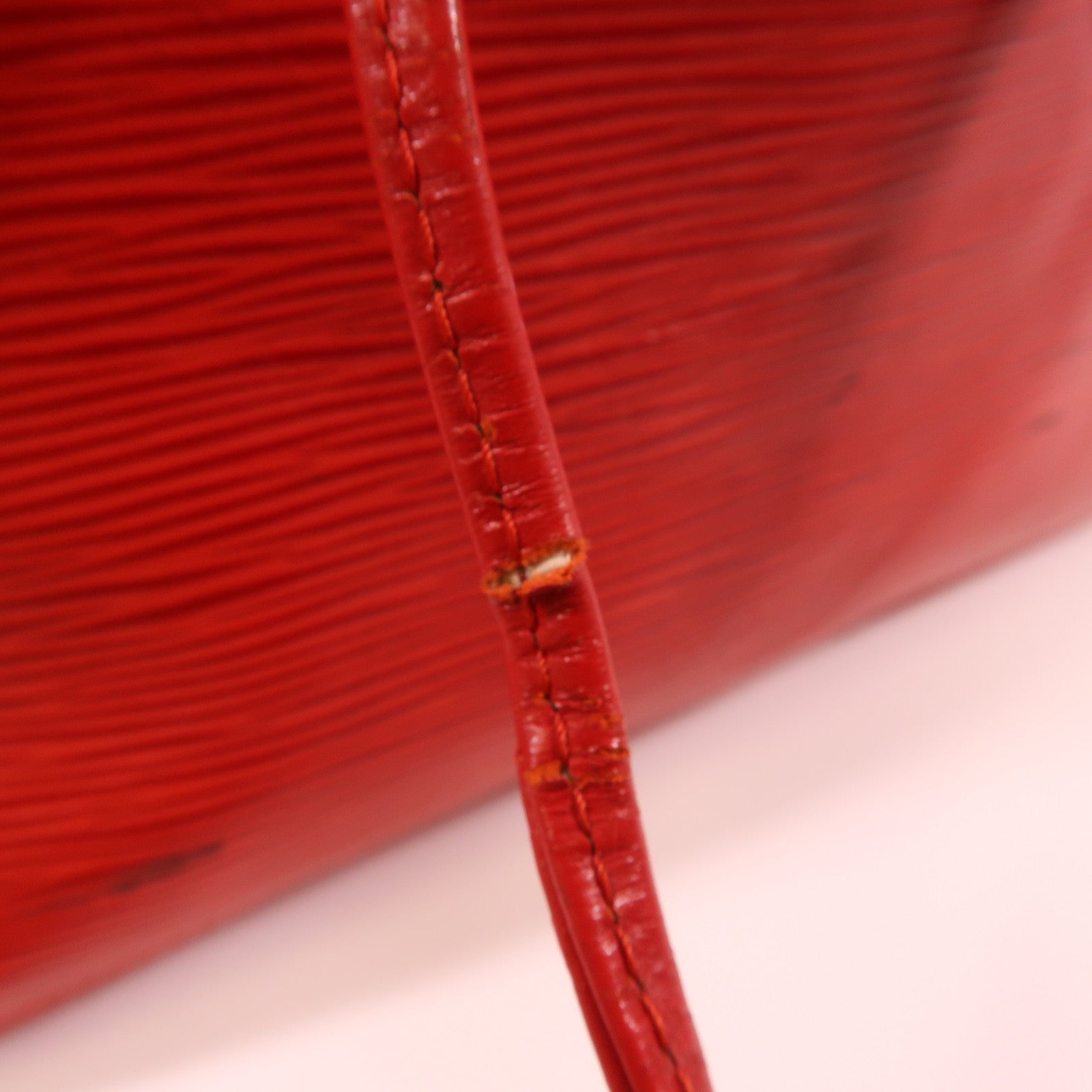 LOUIS VUITTON Epi Petit Noe金扣肩背袋紅色