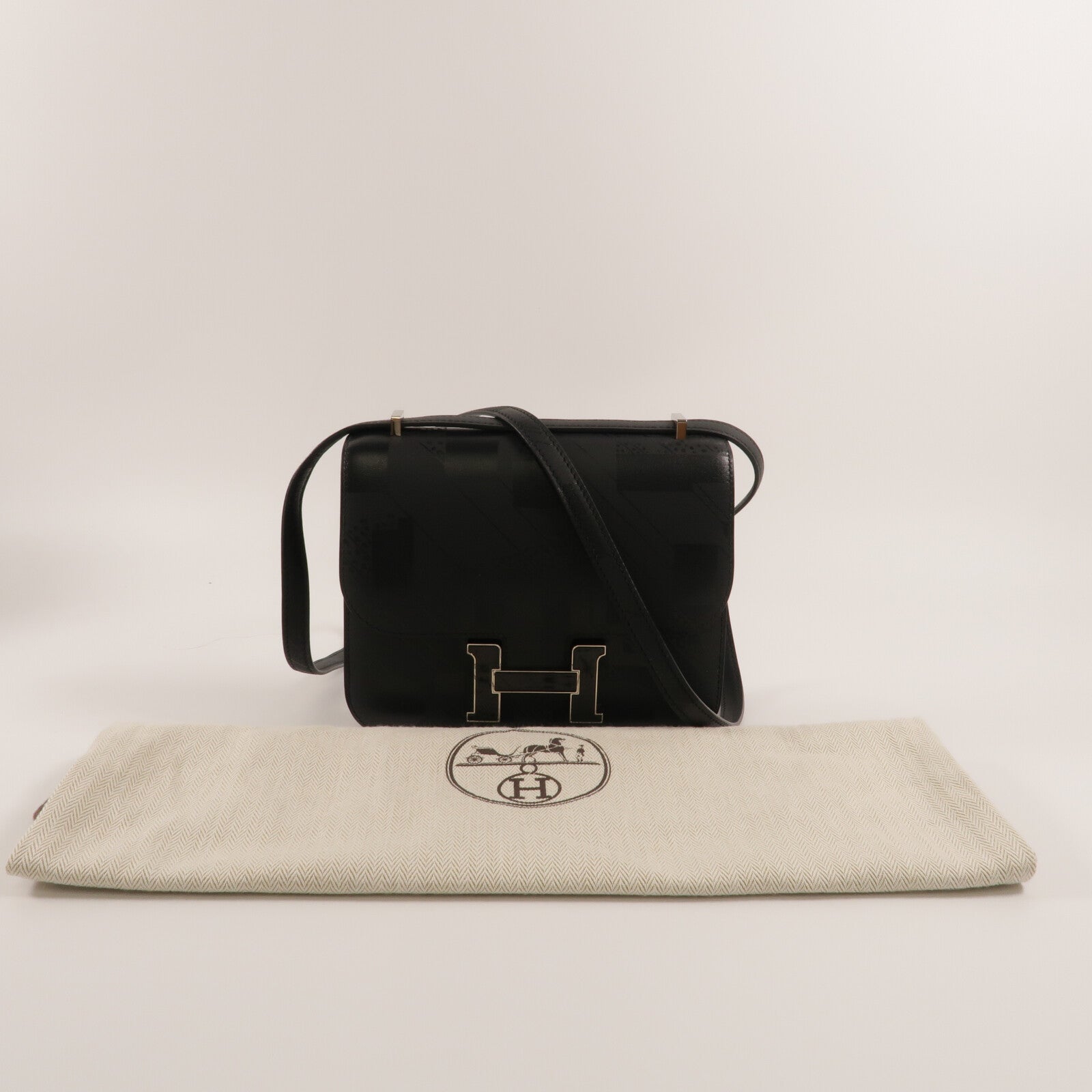 HERMES Sombrero皮革Mini Constance On A Summer Night肩背袋Noir