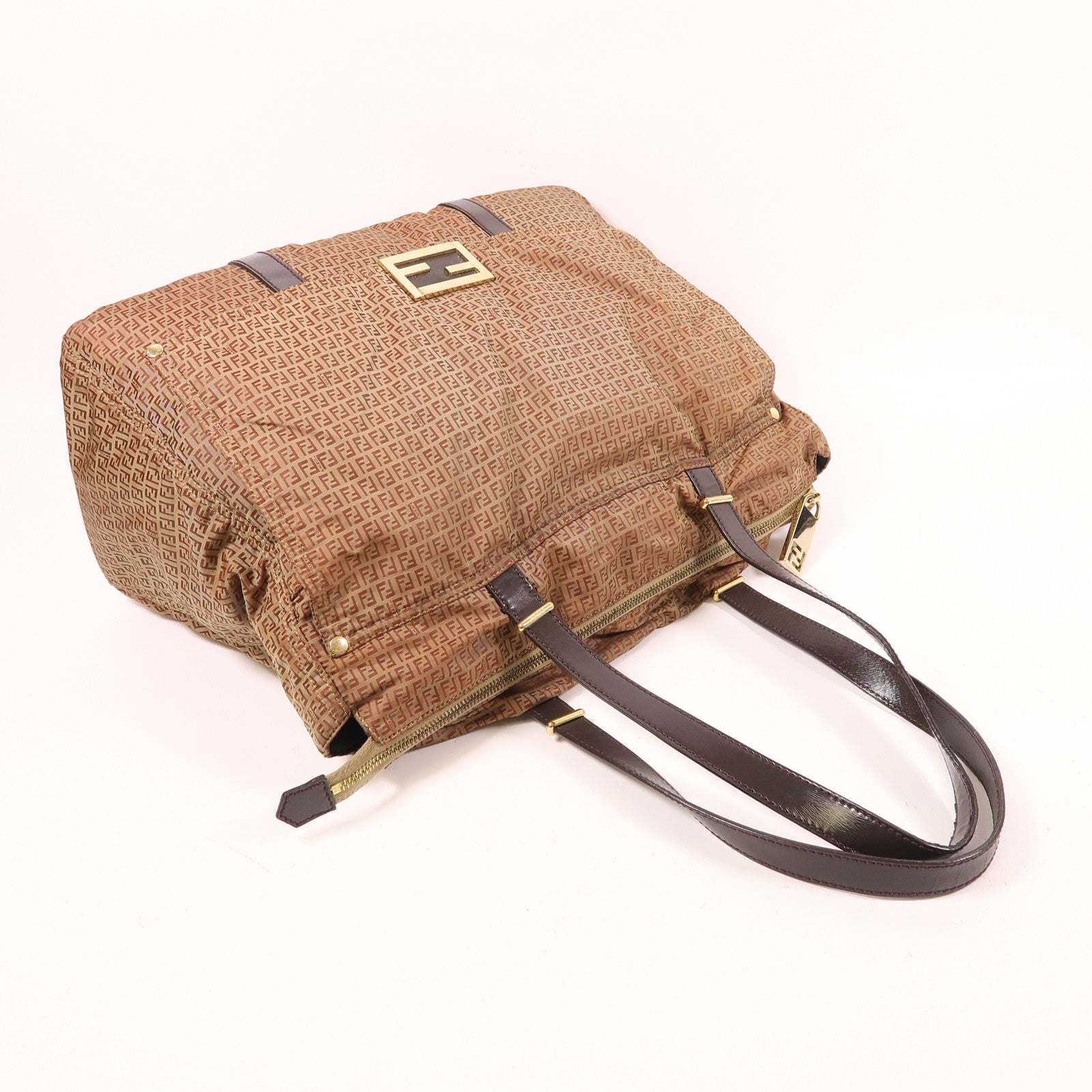 FENDI 尼龍Shoulder Bag金扣肩背袋