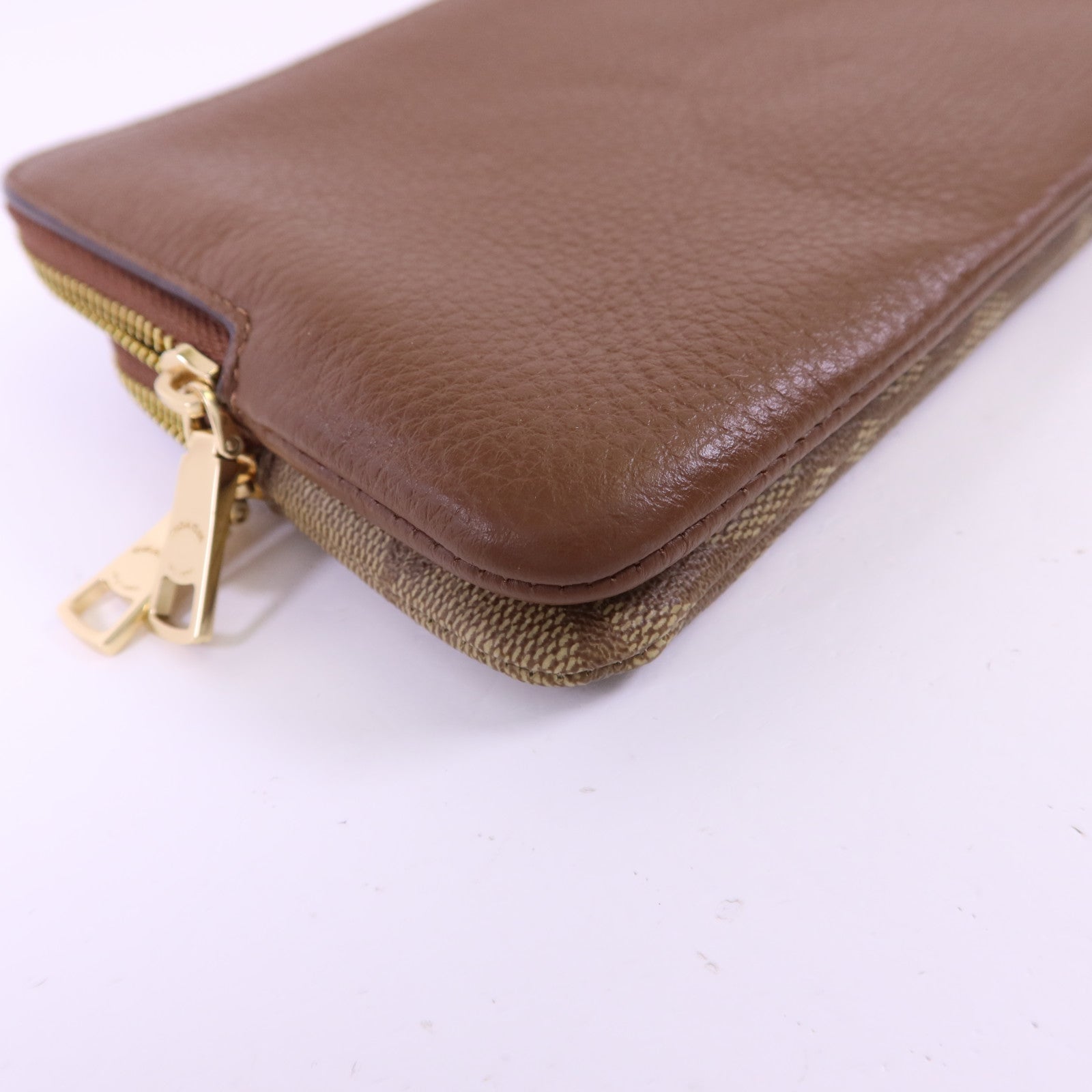 COACH 塗層帆布/牛皮皮革Pouch金扣手拿包