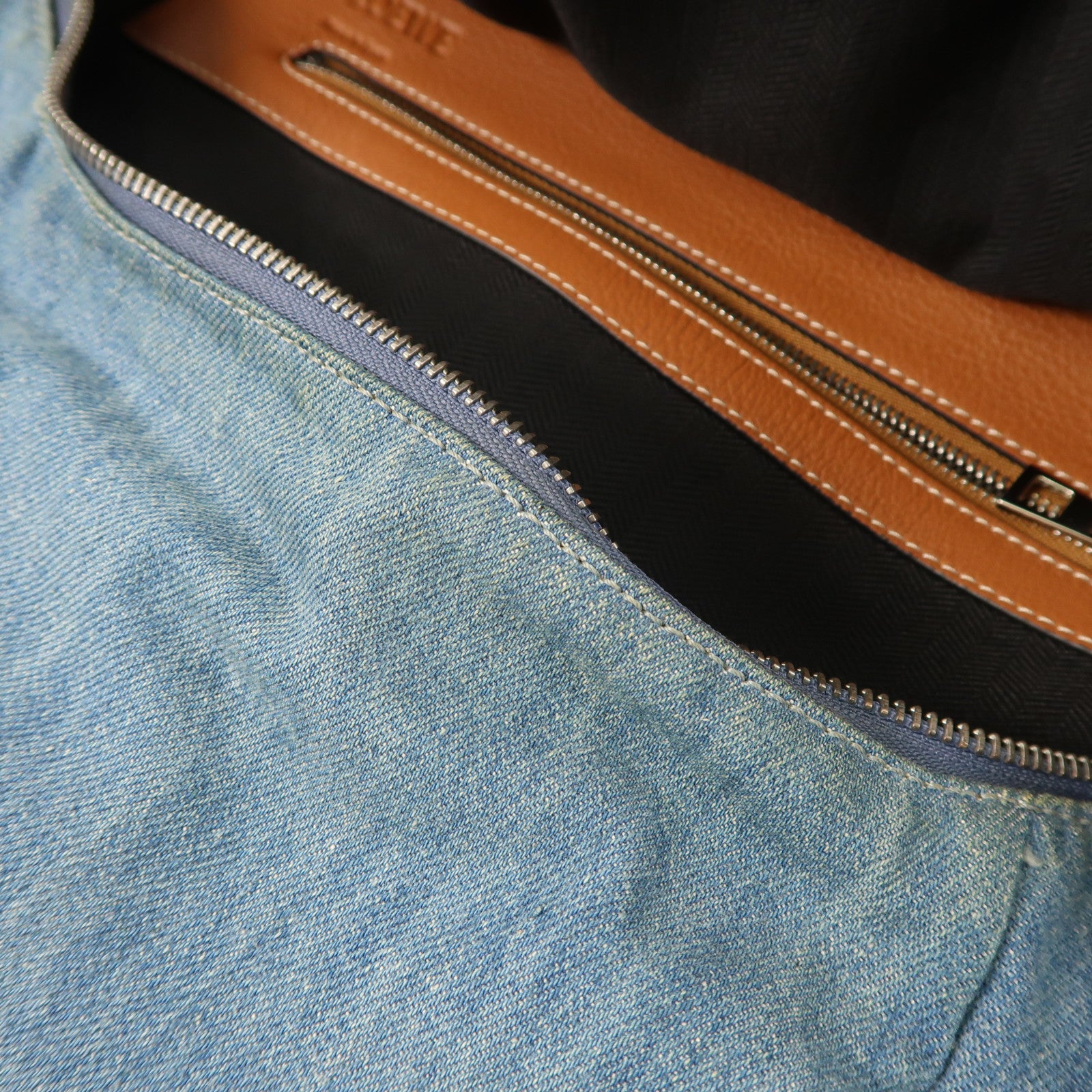 LOEWE 牛仔布/牛皮皮革Rucksack銀扣背包