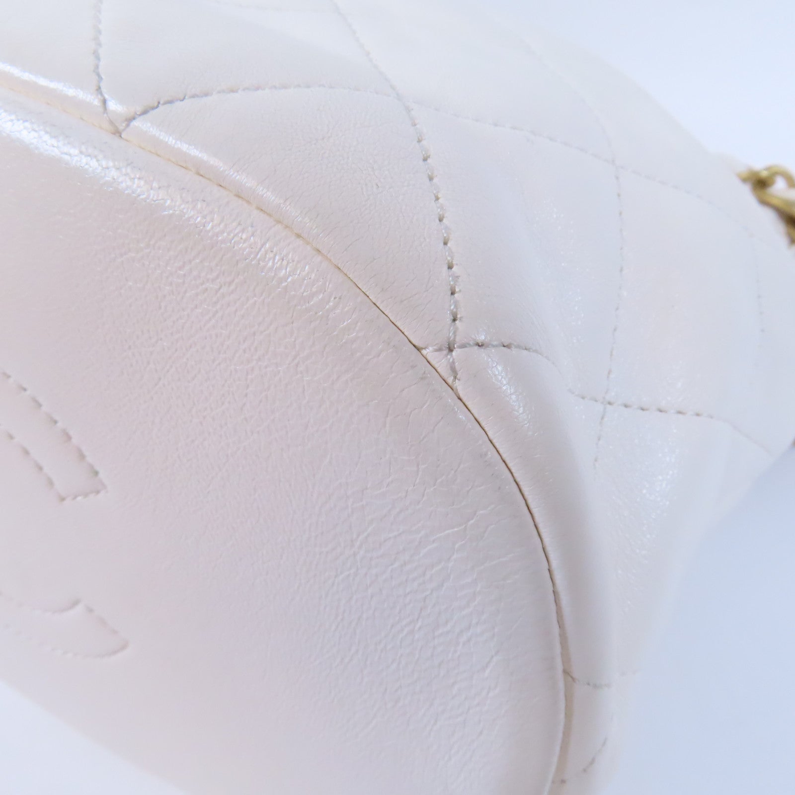 CHANEL 菱格羊皮皮革Chain Shoulder金扣鏈帶肩背袋白色