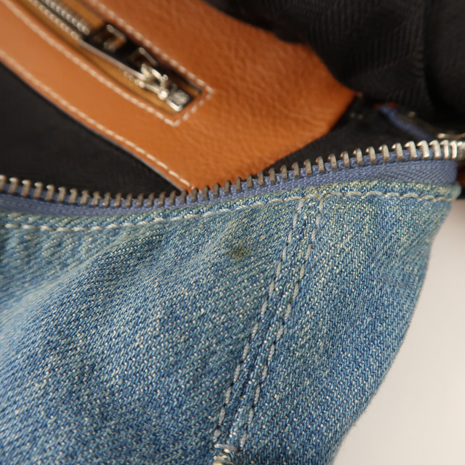 LOEWE 牛仔布/牛皮皮革Rucksack銀扣背包