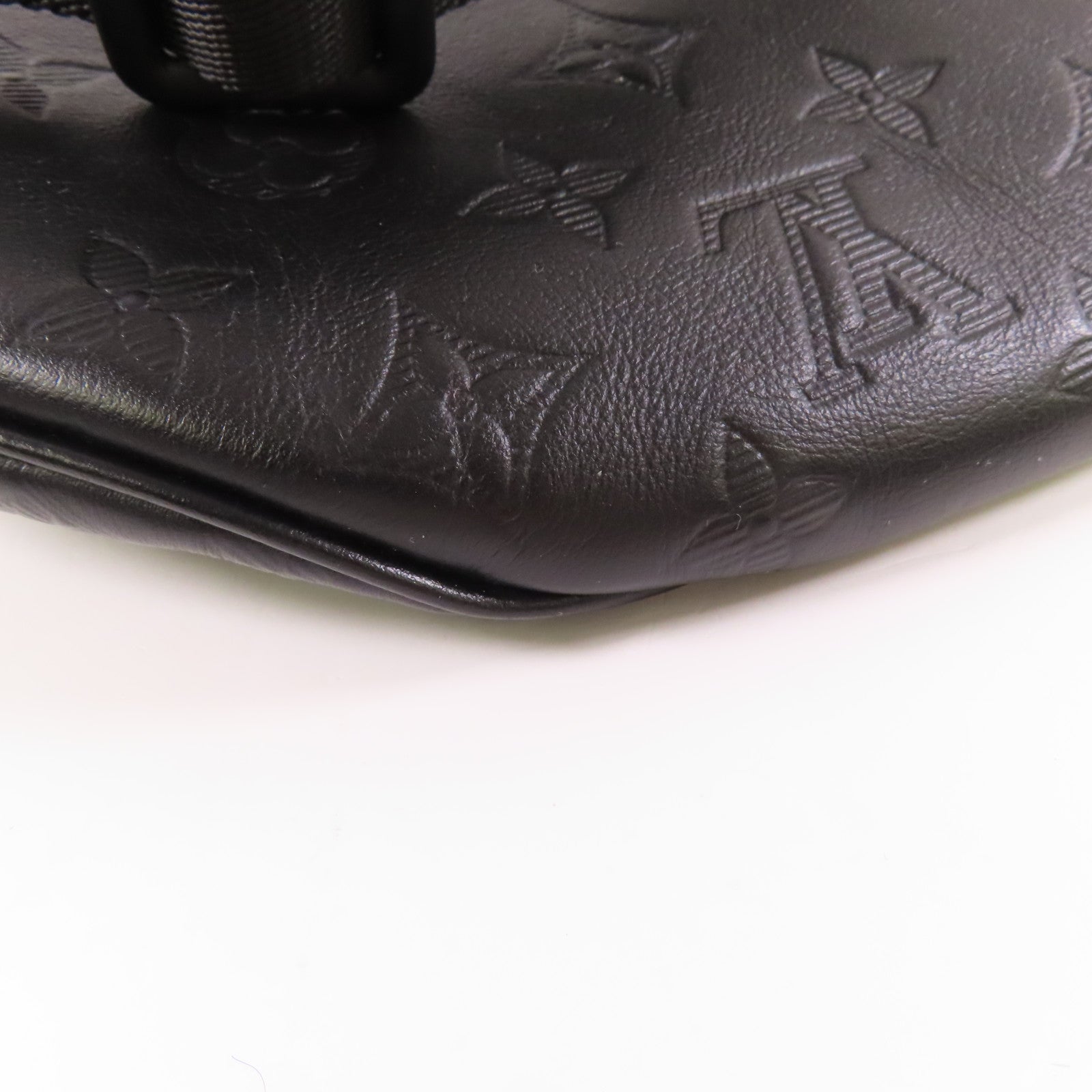 LOUIS VUITTON Monogram Shadow Discovery Bumbag腰包