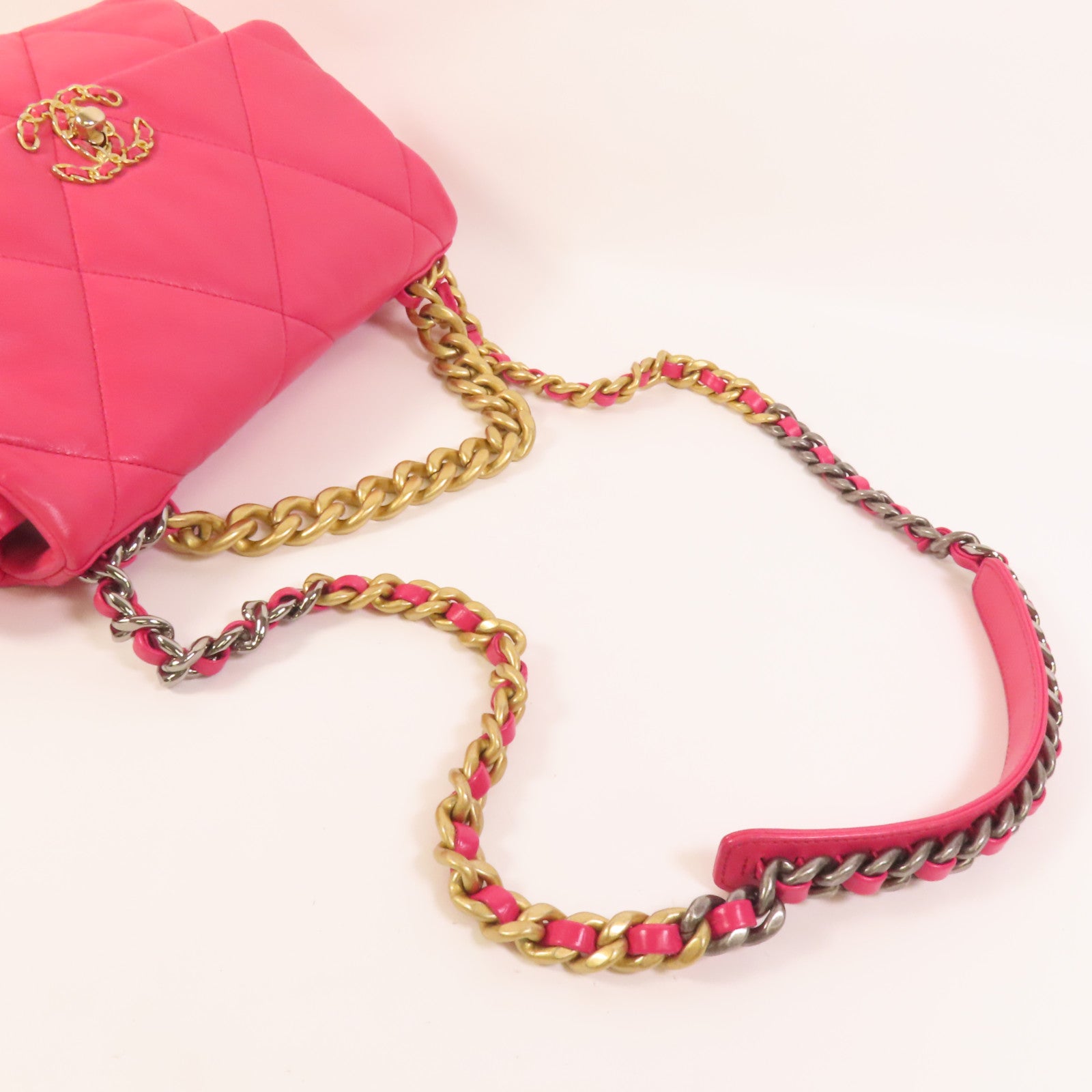 CHANEL 羊皮皮革C19 Medium金扣鏈帶肩背袋