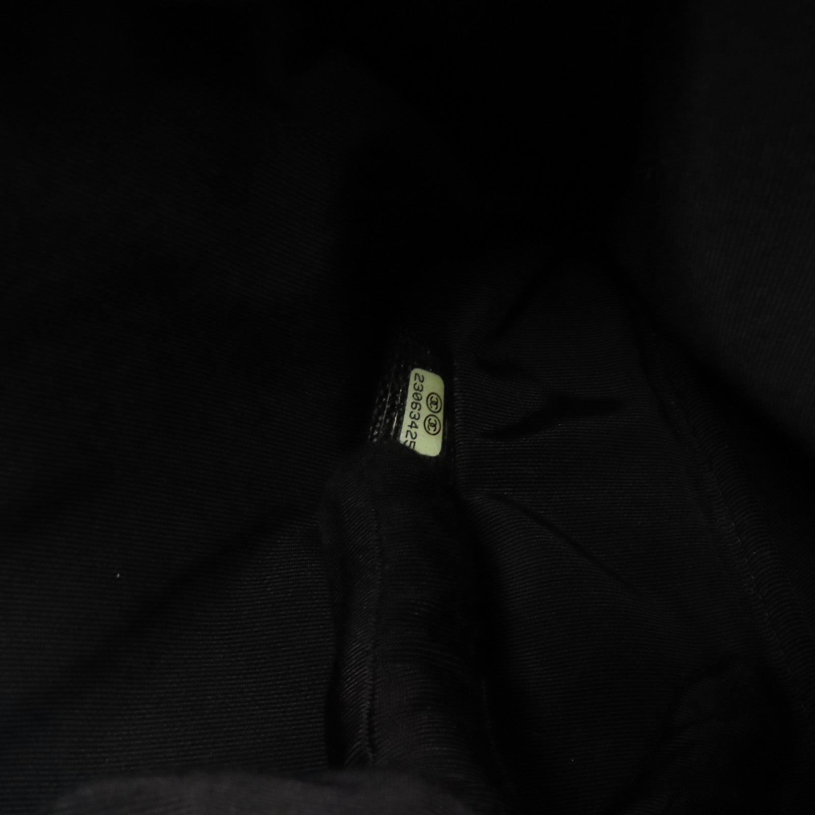 CHANEL 菱格Caviar皮革Classic Large Zipper Pouch金扣手拿包黑色