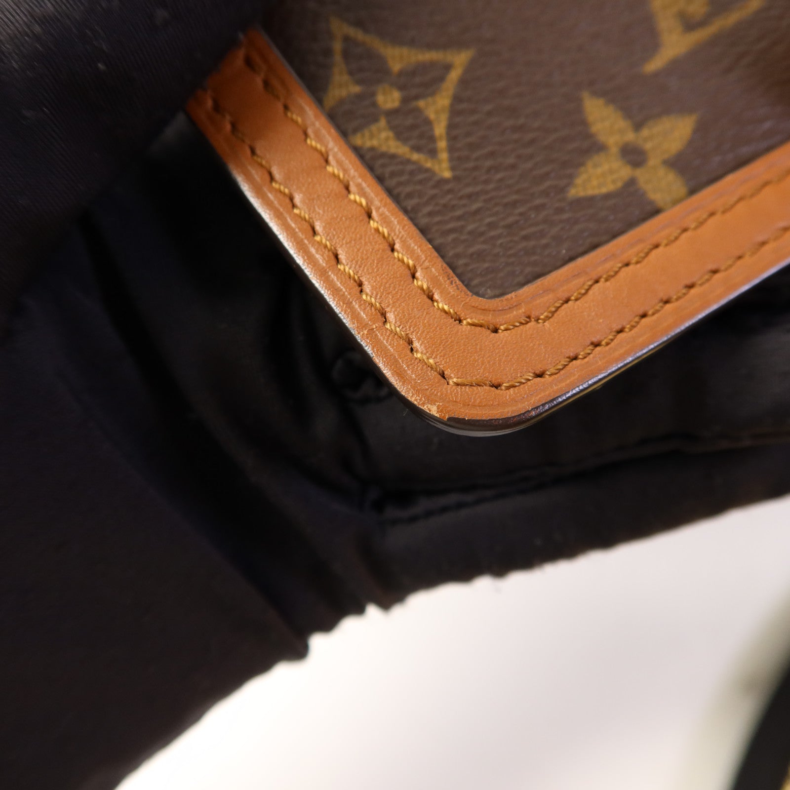 LOUIS VUITTON Monogram Reverse Mini Dauphine金扣肩背袋