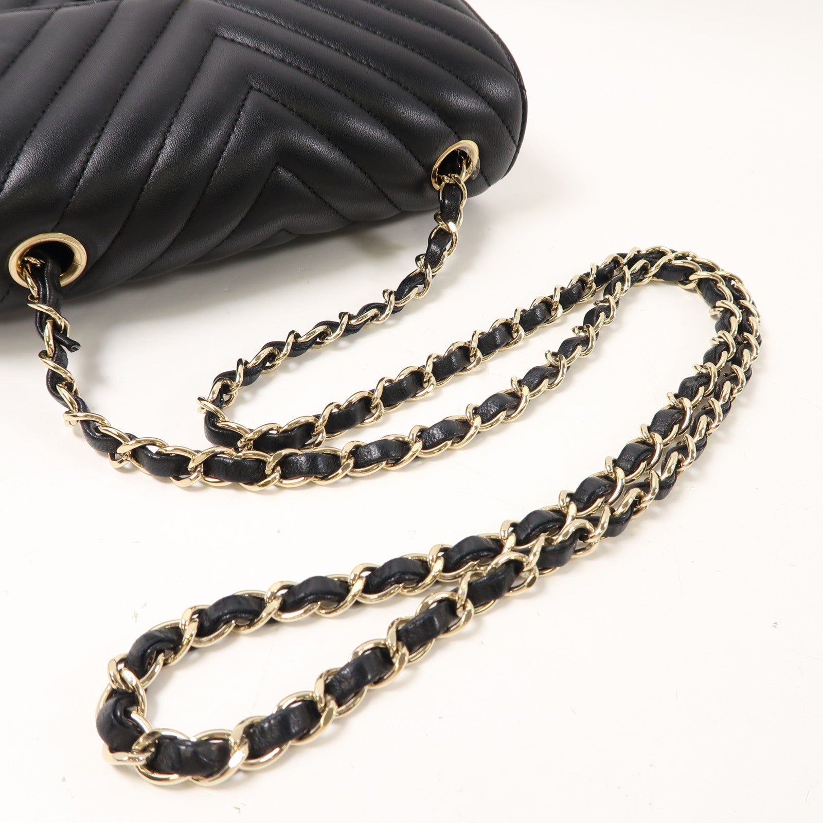 CHANEL 羊皮皮革Chain Shoulder金扣鏈帶肩背袋黑色