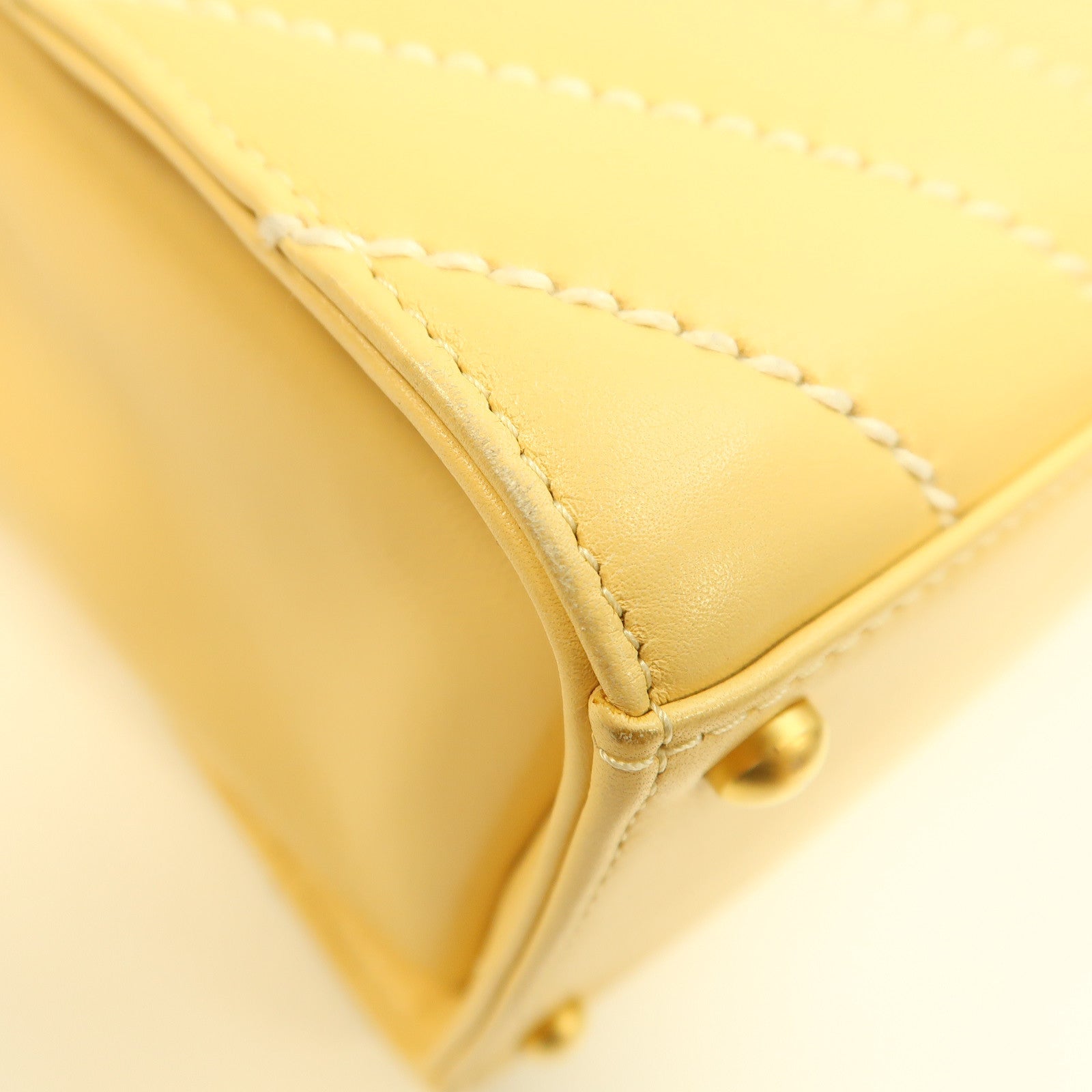 CHANEL 斜紋牛皮皮革Vintage Handbag金扣手挽袋黃色