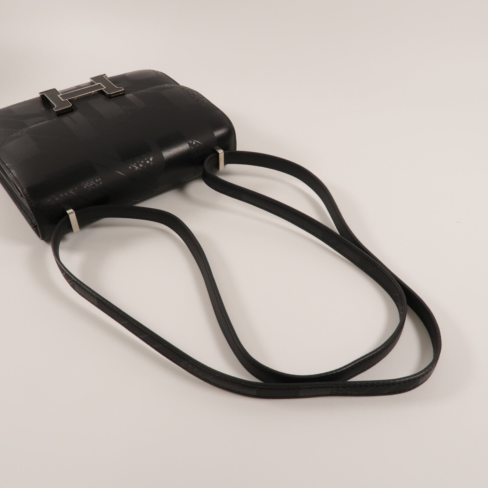 HERMES Sombrero皮革Mini Constance On A Summer Night肩背袋Noir