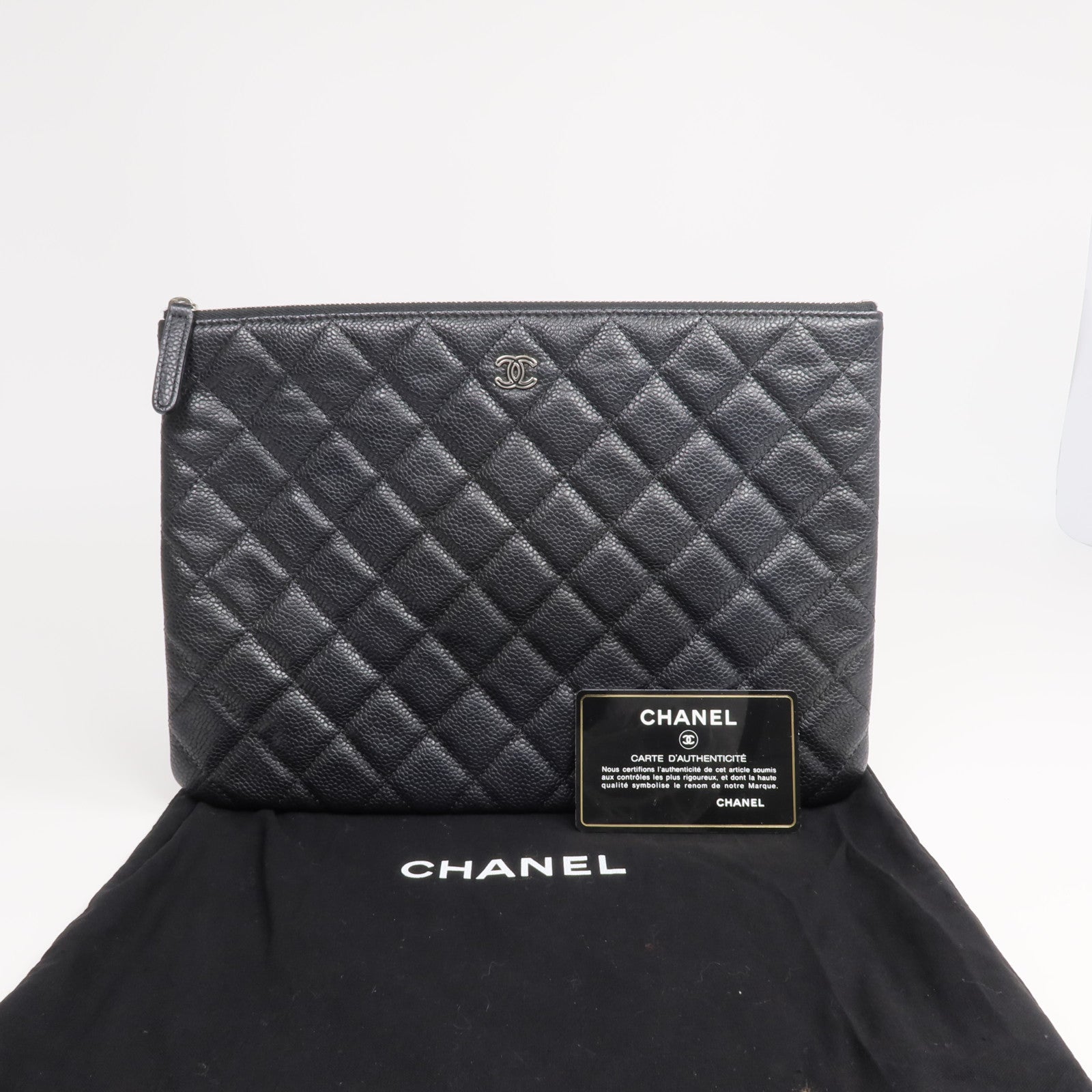 CHANEL 牛皮皮革Pouch銀扣手拿包