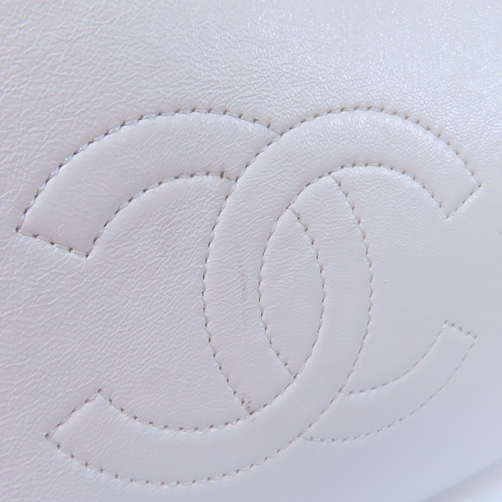 CHANEL 菱格羊皮皮革Chain Shoulder金扣鏈帶肩背袋白色