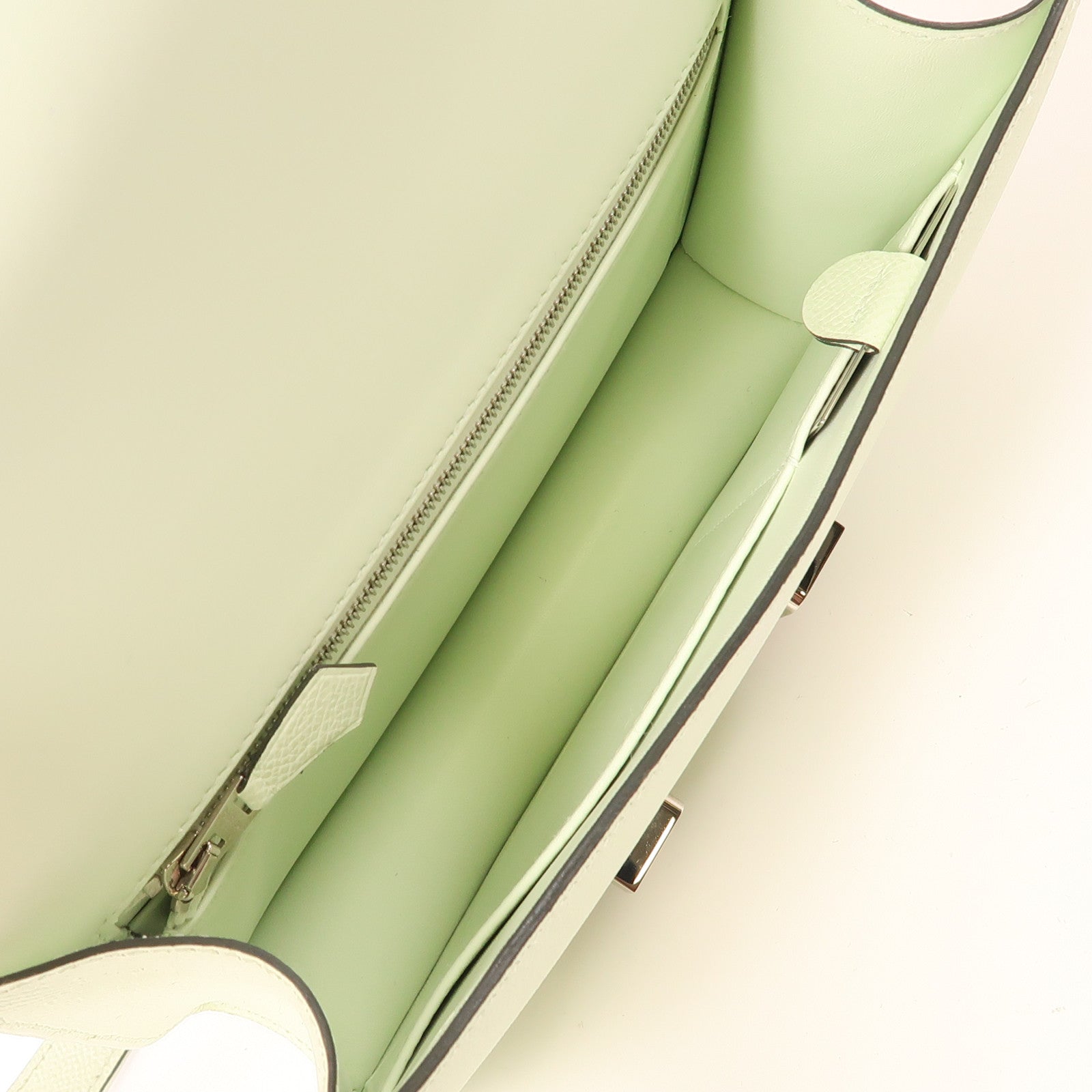 HERMES Epsom皮革Constance 24銀扣肩背袋Vert Fizz淺綠色
