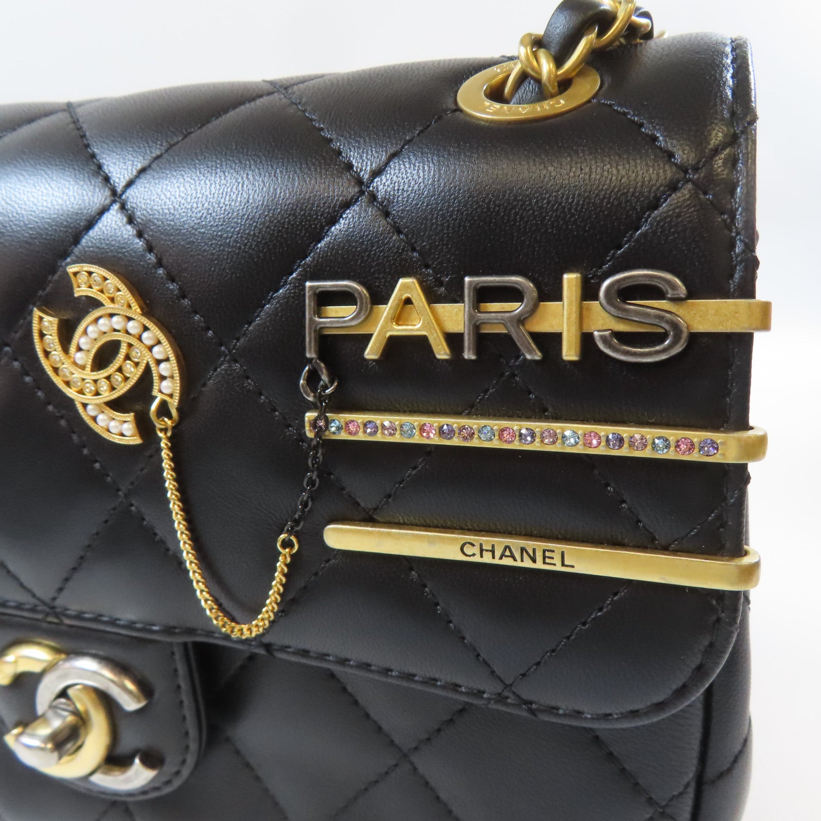 CHANEL 菱格羊皮皮革Pearl Hairpin Badge Chain Shoulder Bag金扣/銀扣鏈帶肩背袋黑色