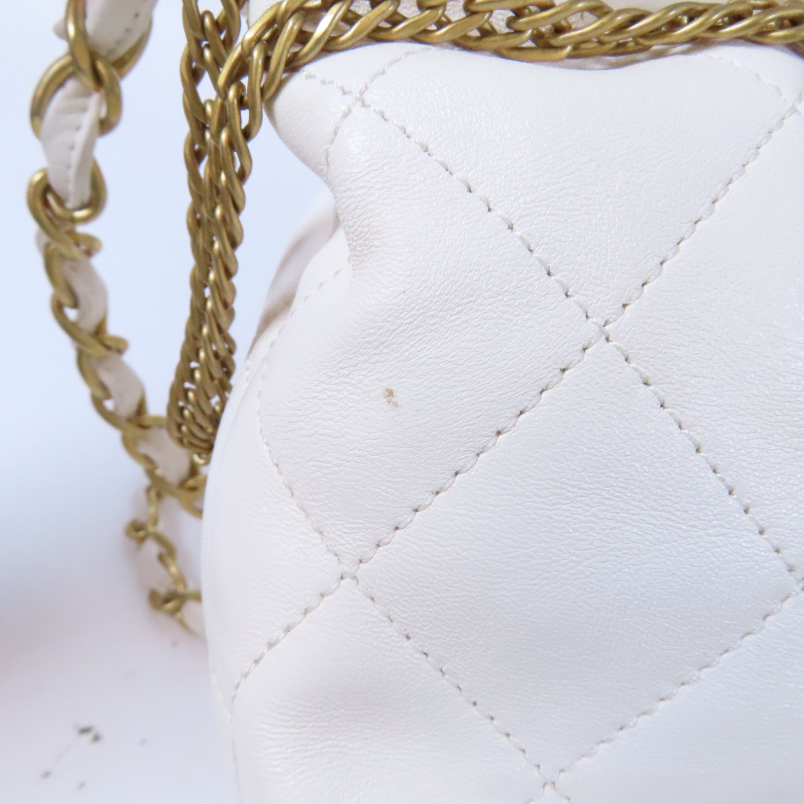 CHANEL 菱格羊皮皮革Chain Shoulder金扣鏈帶肩背袋白色
