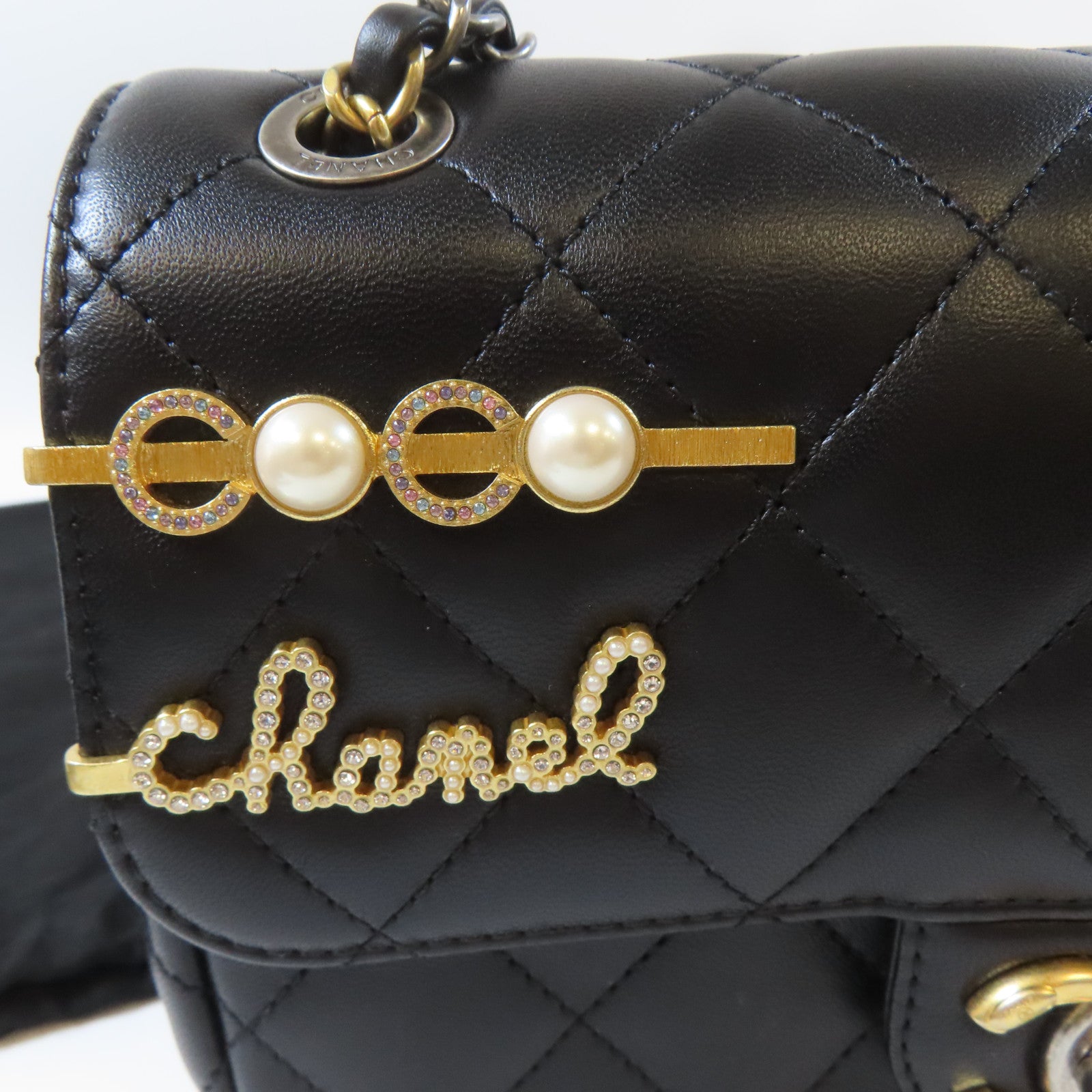 CHANEL 菱格羊皮皮革Pearl Hairpin Badge Chain Shoulder Bag金扣/銀扣鏈帶肩背袋黑色
