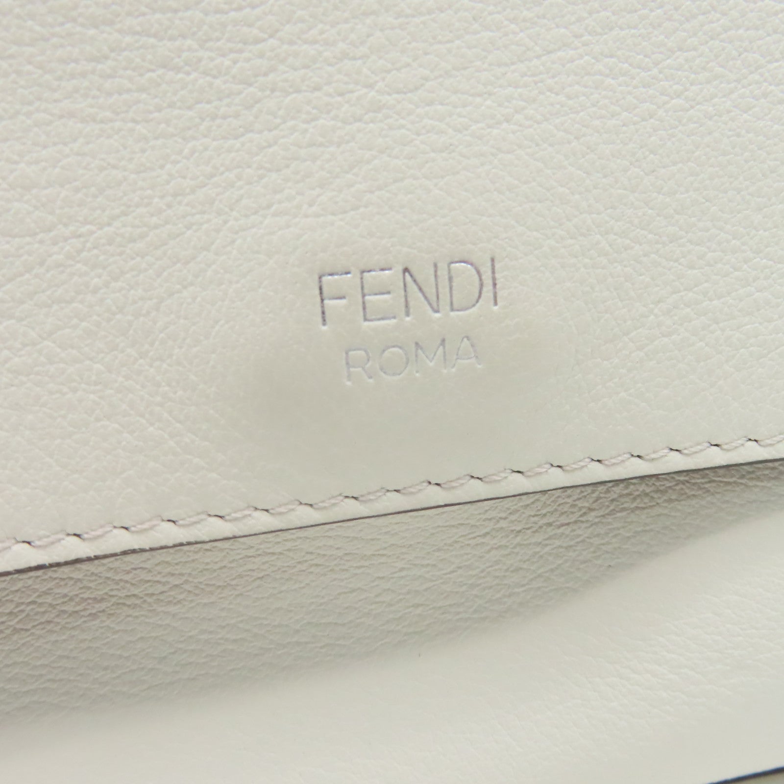 FENDI 牛皮皮革Dippia Micro Baguette Shoulder Bag鏈帶肩背袋酒紅色/米白色