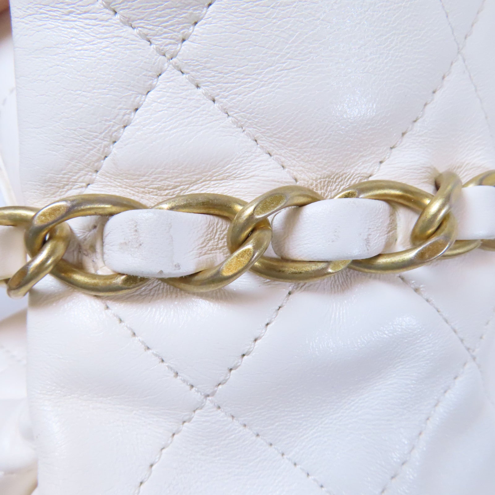 CHANEL 菱格羊皮皮革Chain Shoulder金扣鏈帶肩背袋白色