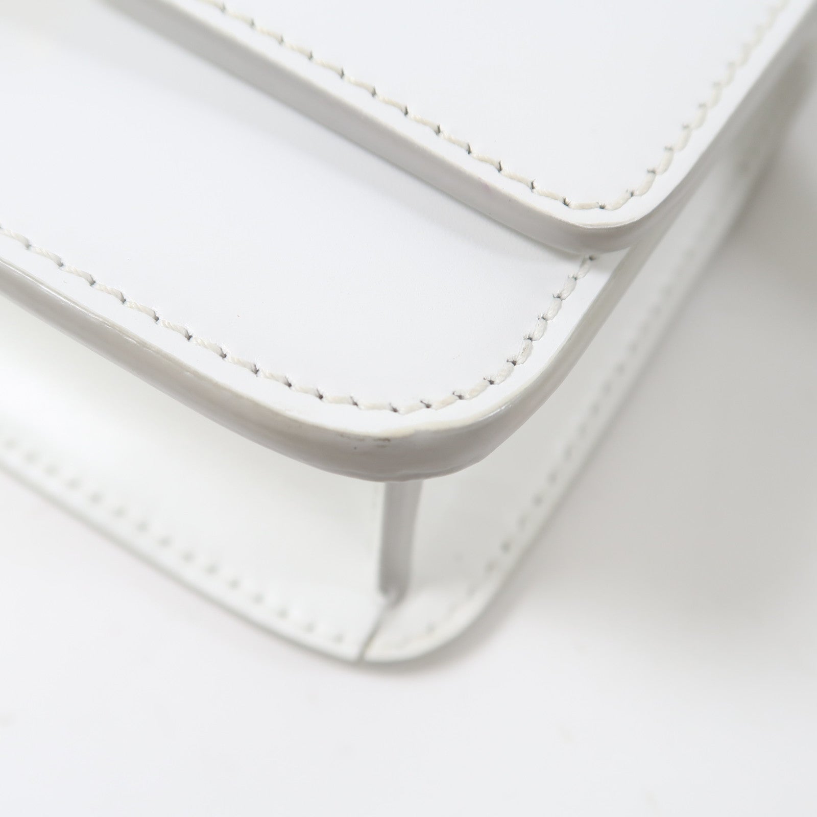 BURBERRY 牛皮皮革Shoulder Bag金扣肩背袋白色