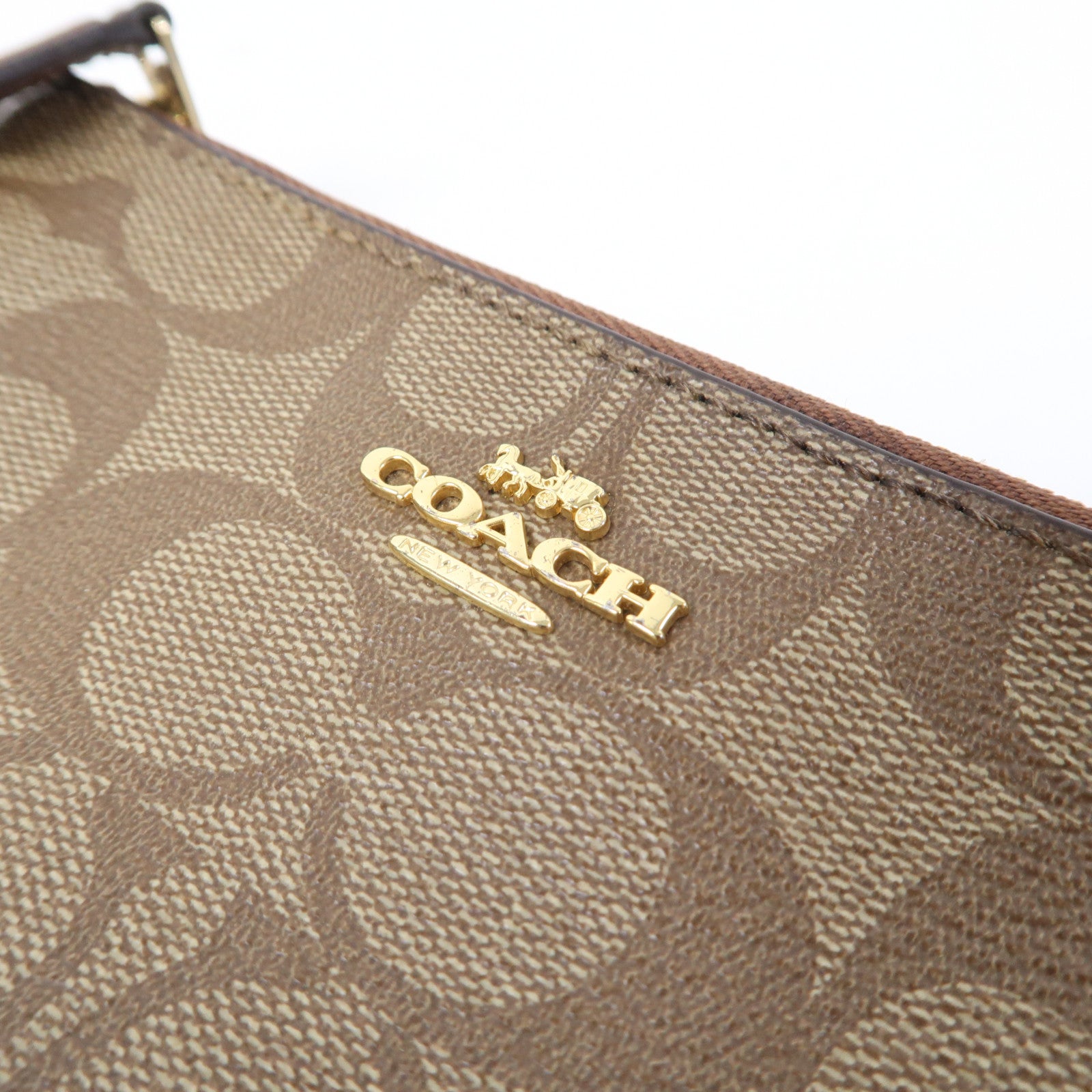 COACH 塗層帆布Pouch金扣手拿包啡色