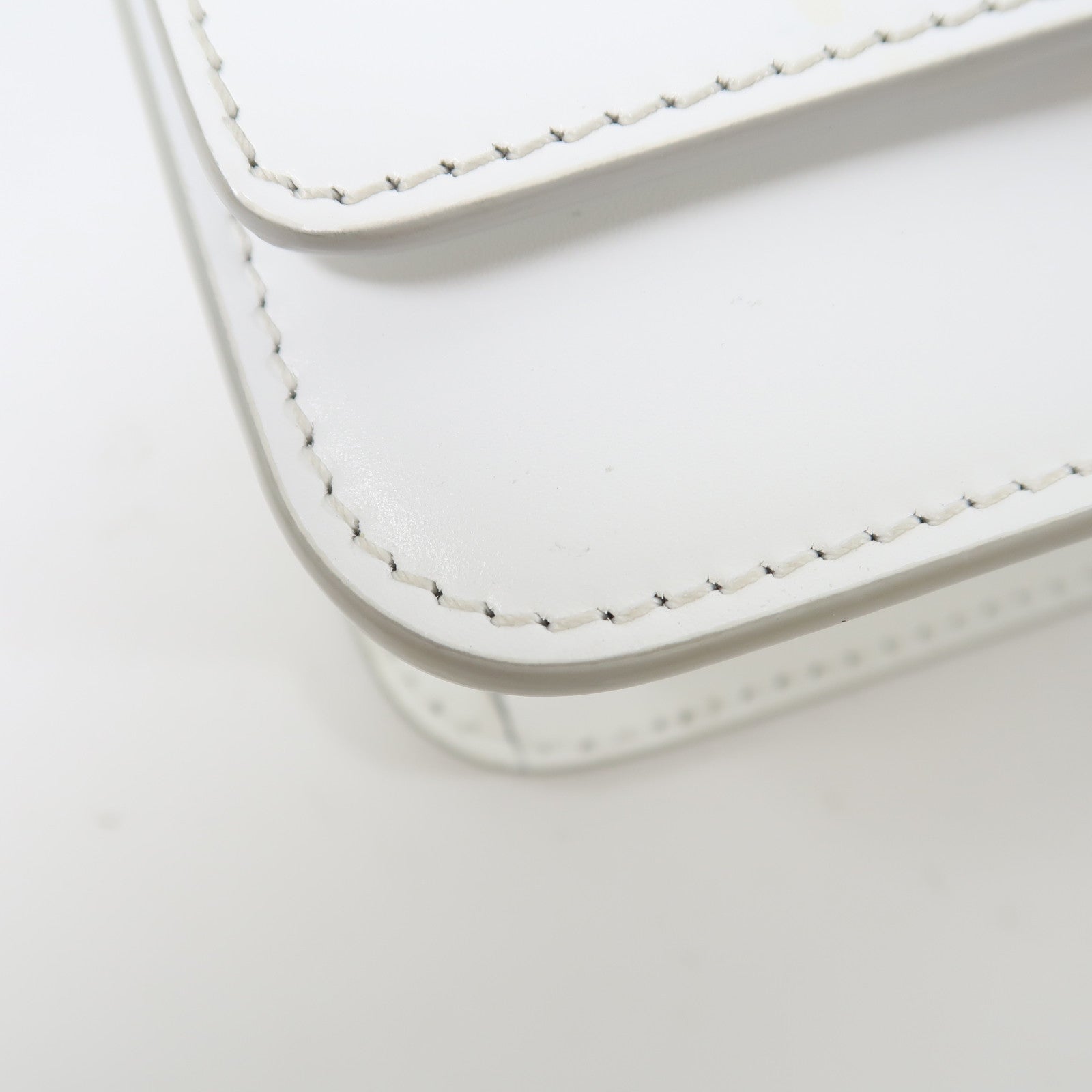 BURBERRY 牛皮皮革Shoulder Bag金扣肩背袋白色