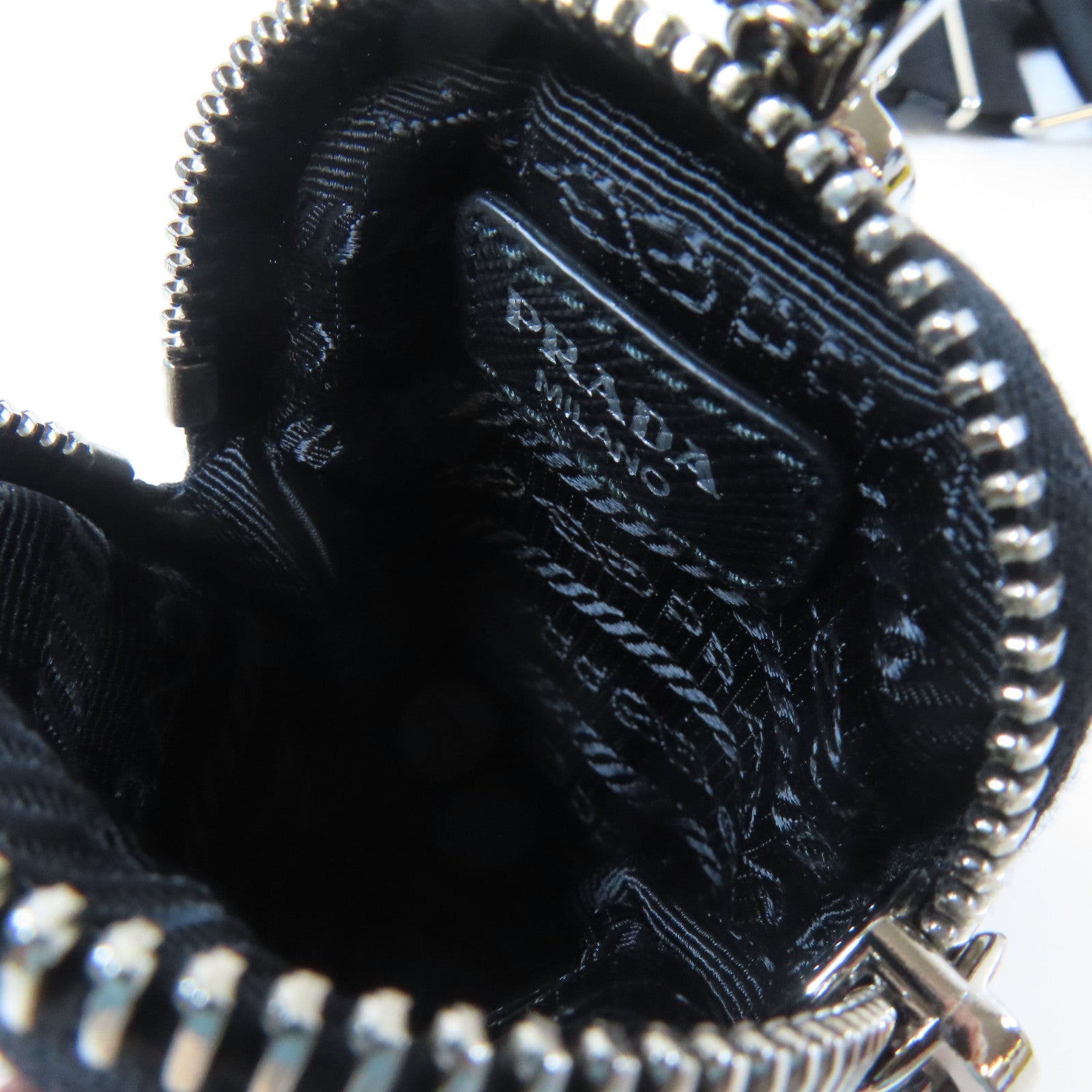 PRADA 尼龍Re-Edition2005銀扣手挽肩背兩用袋黑色