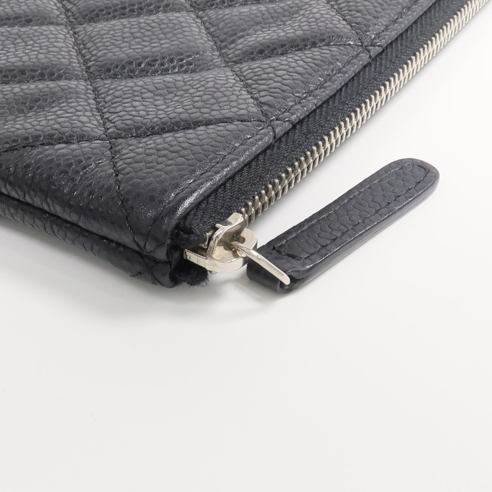 CHANEL 牛皮皮革Pouch銀扣手拿包
