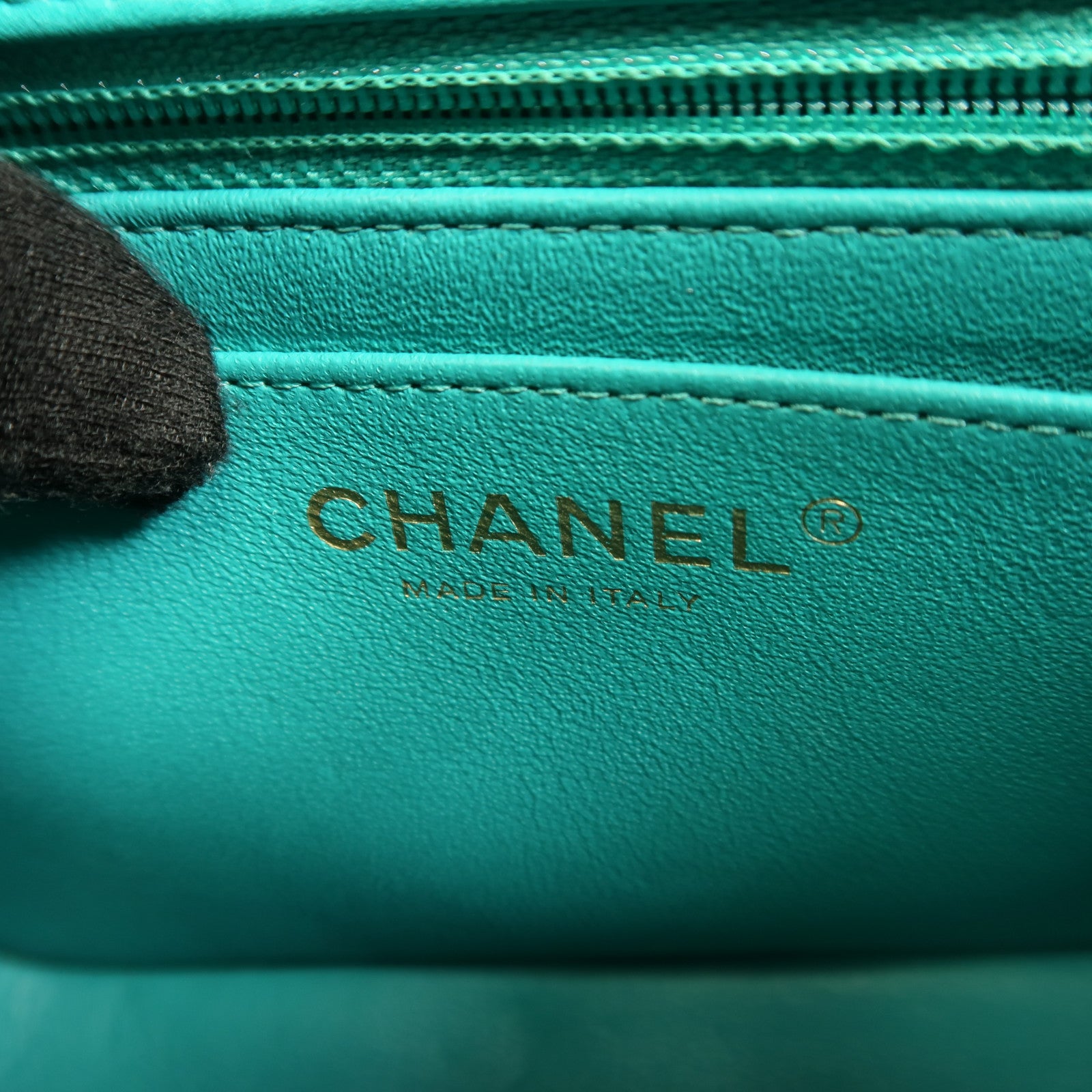 CHANEL 牛皮皮革Mini Classic 17金扣鏈帶肩背袋