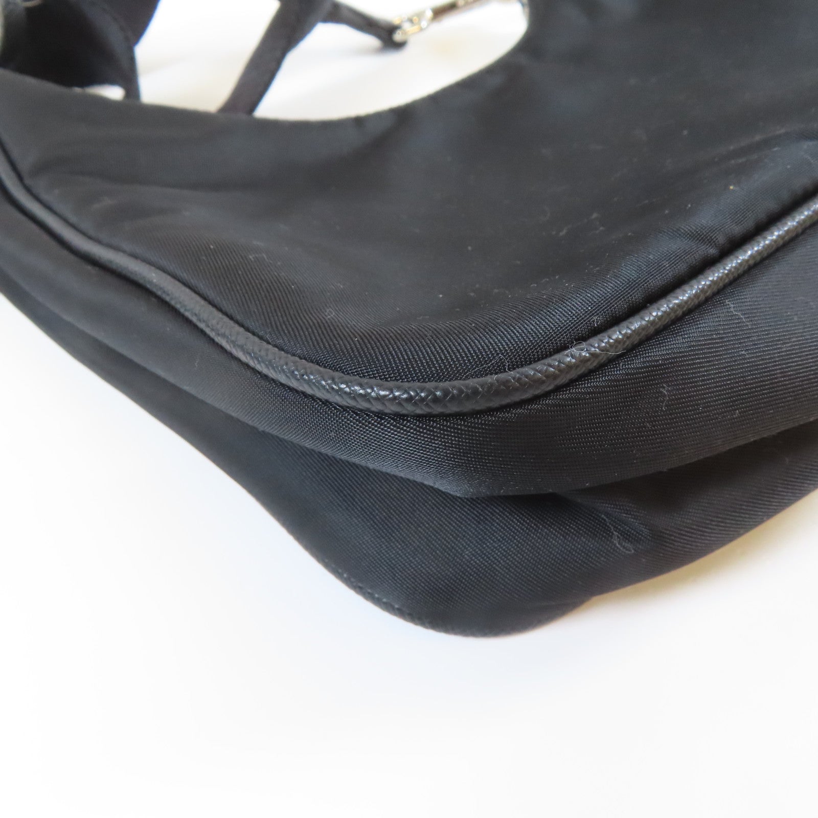 PRADA 尼龍Re-Edition2005銀扣手挽肩背兩用袋黑色