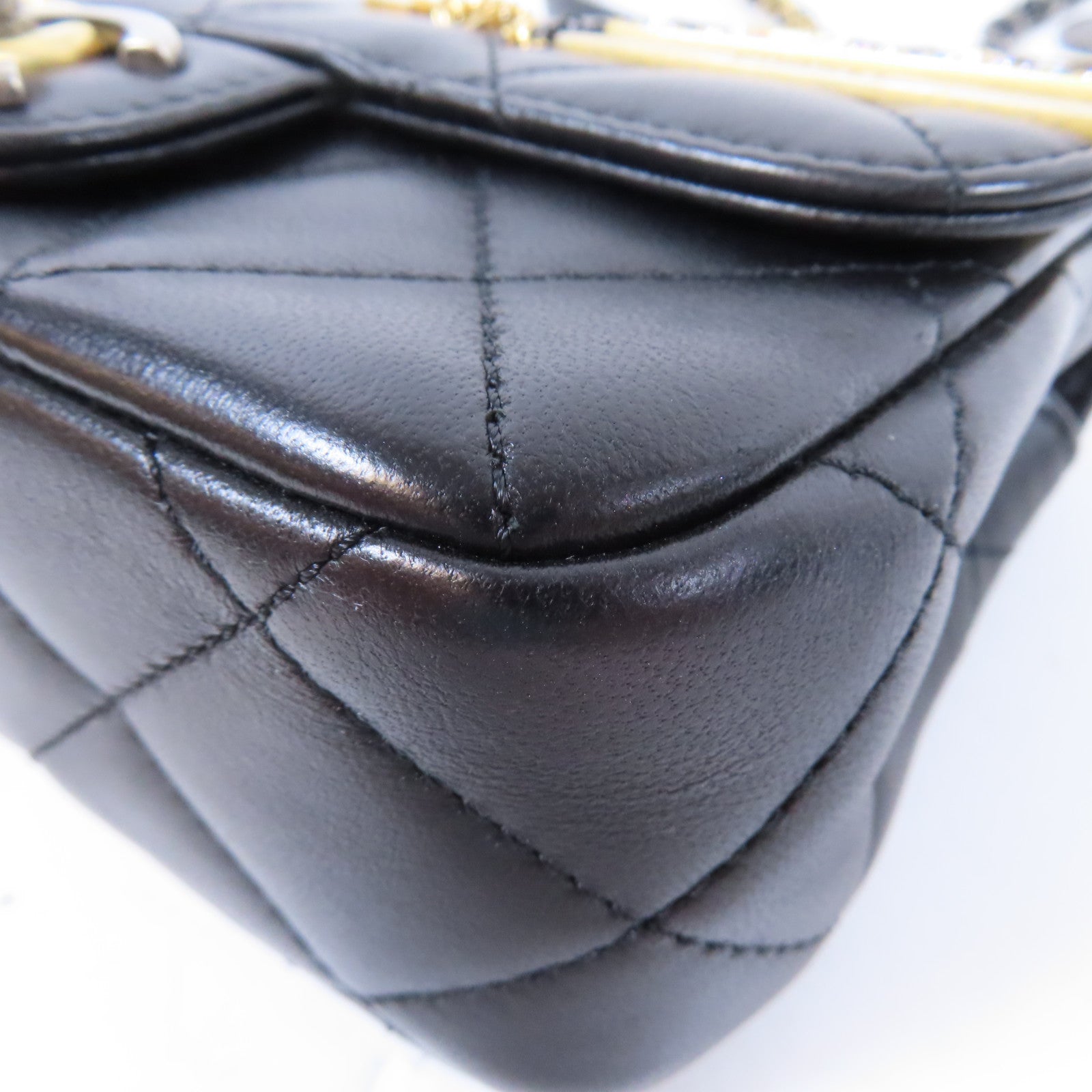 CHANEL 菱格羊皮皮革Classic Flap金扣肩背袋黑色