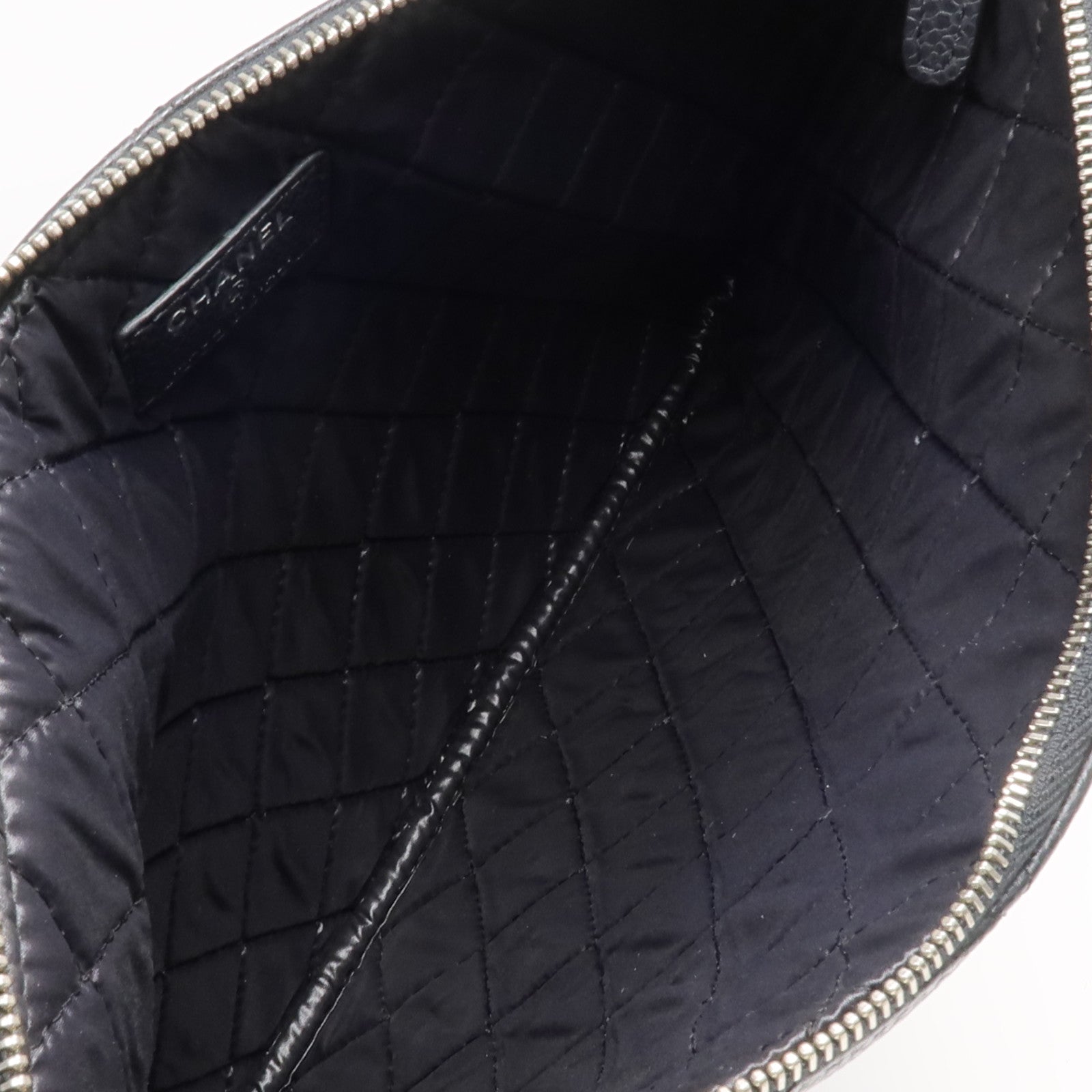 CHANEL 牛皮皮革Pouch銀扣手拿包