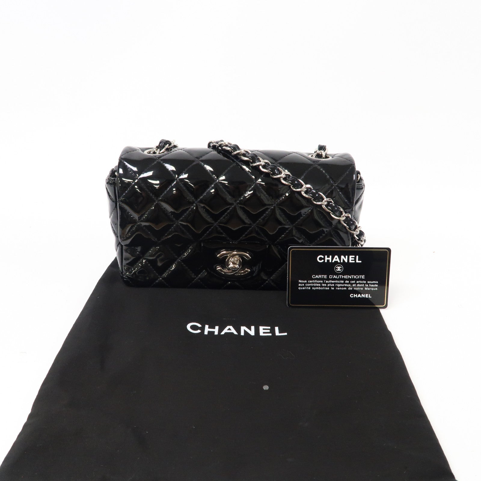 CHANEL 菱格漆皮皮革Classic 20cm銀扣肩背袋黑色