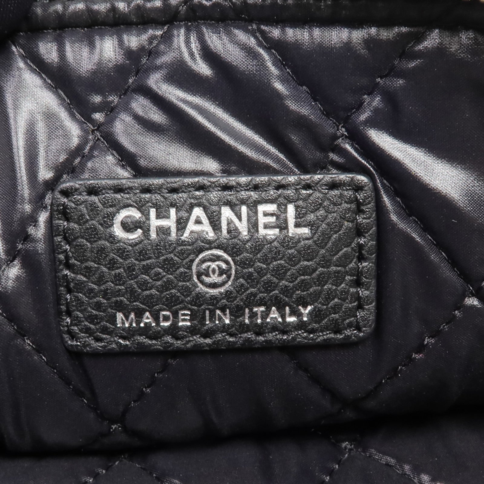 CHANEL 牛皮皮革Pouch銀扣手拿包