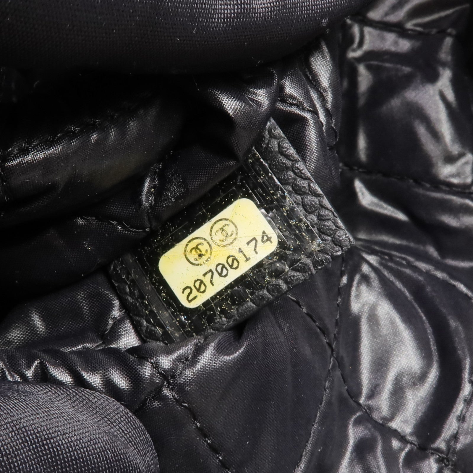 CHANEL 牛皮皮革Pouch銀扣手拿包
