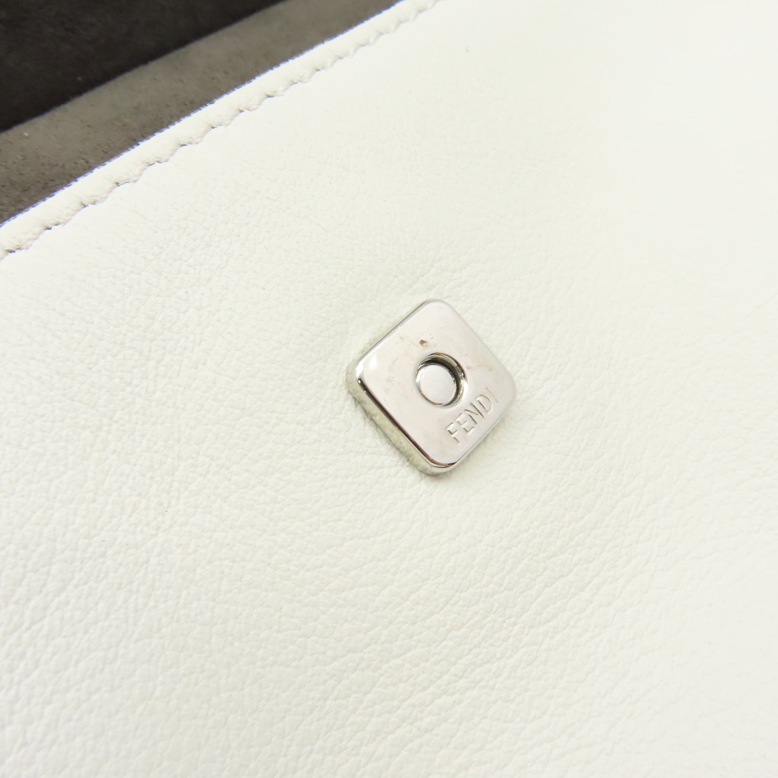 FENDI 牛皮皮革Dippia Micro Baguette Shoulder Bag鏈帶肩背袋酒紅色/米白色