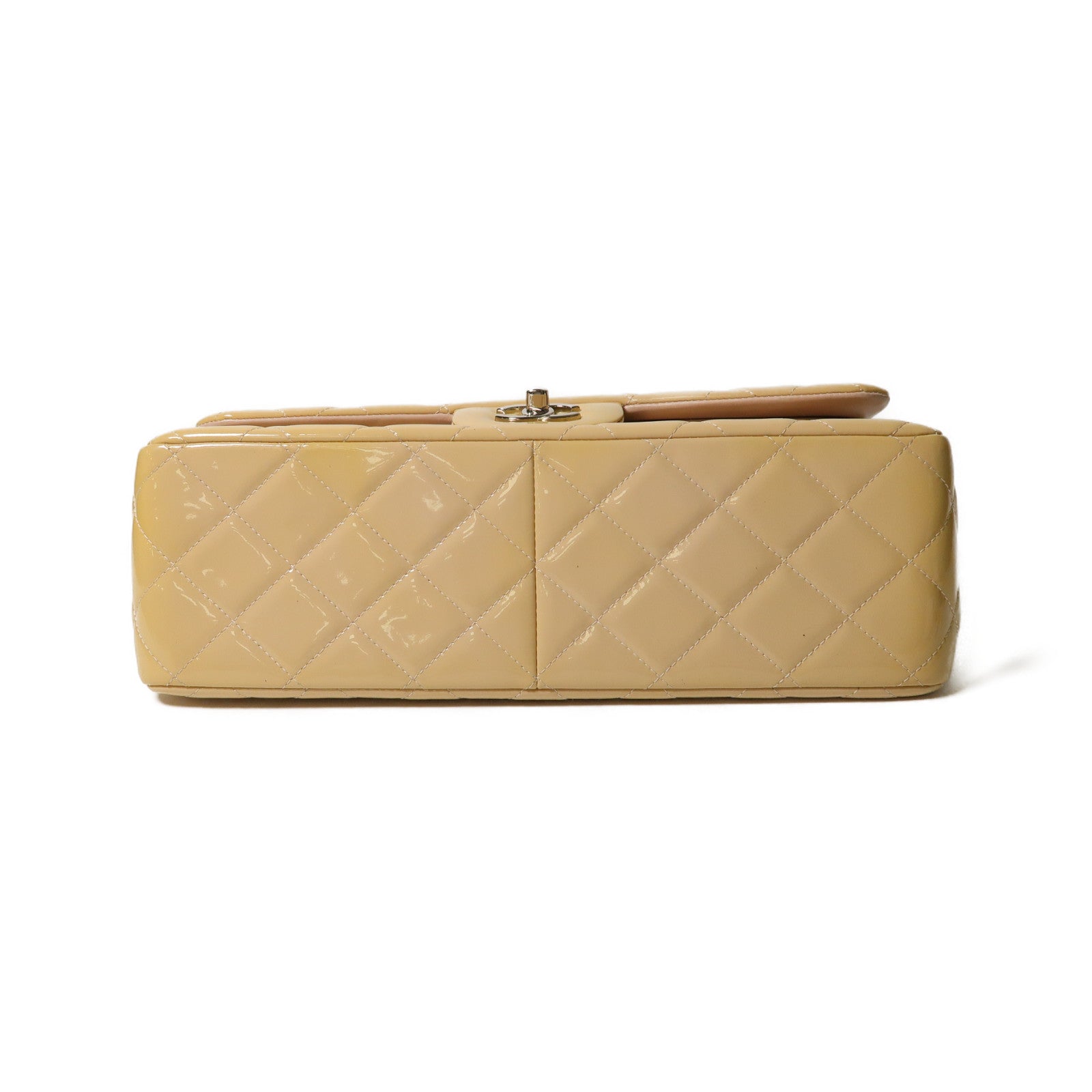 CHANEL 菱格漆皮皮革Large Classic銀扣鏈帶肩背袋米色